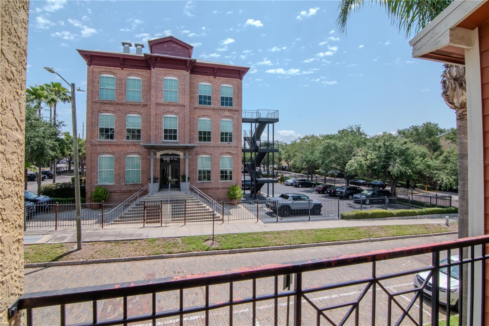 Listing photo id 20 for 1910 Palm Avenue 10209