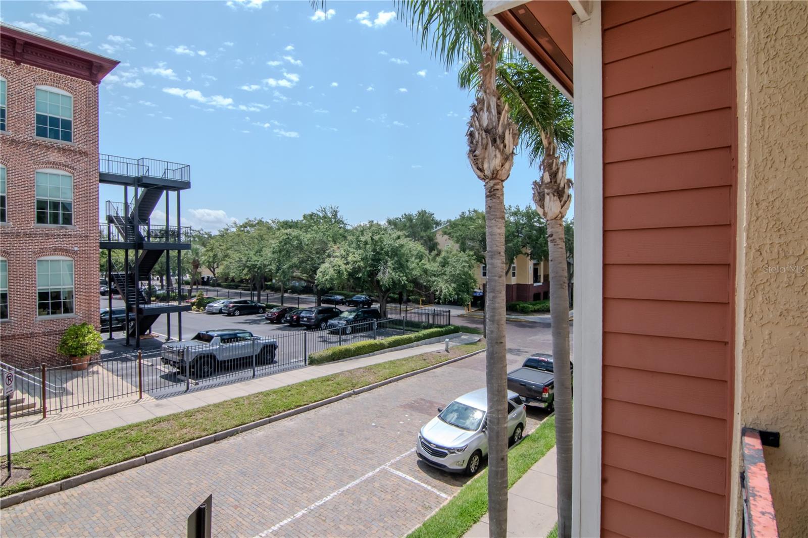 Listing photo id 21 for 1910 Palm Avenue 10209