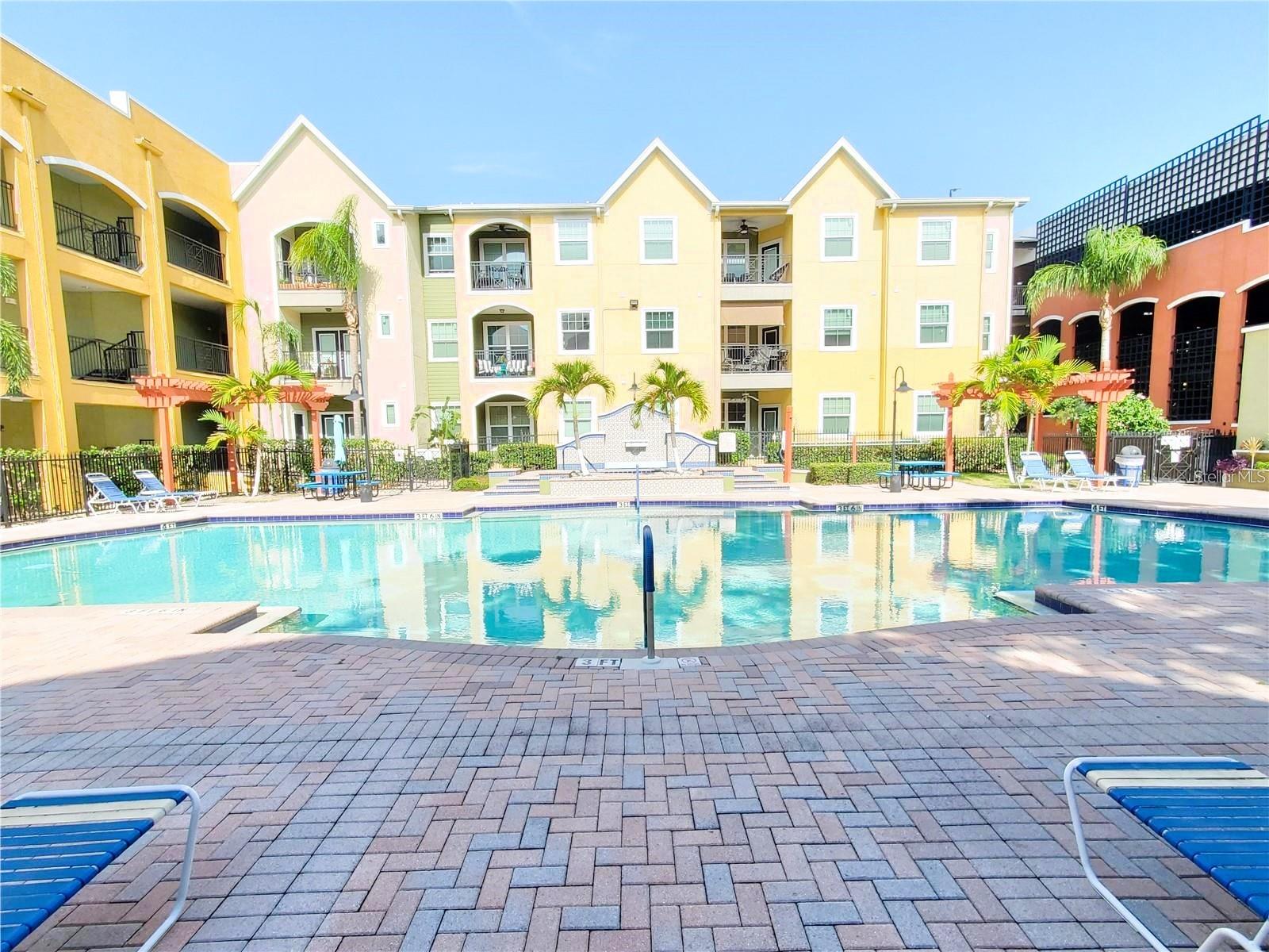 Listing photo id 25 for 1910 Palm Avenue 10209