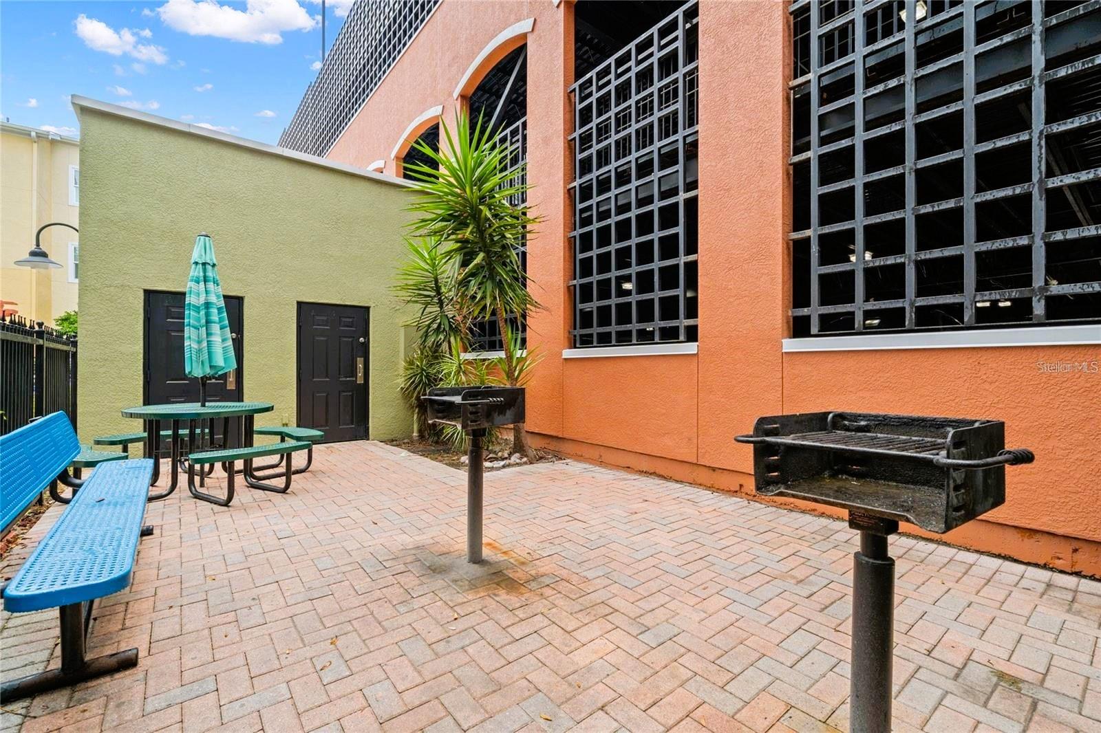 Listing photo id 30 for 1910 Palm Avenue 10209