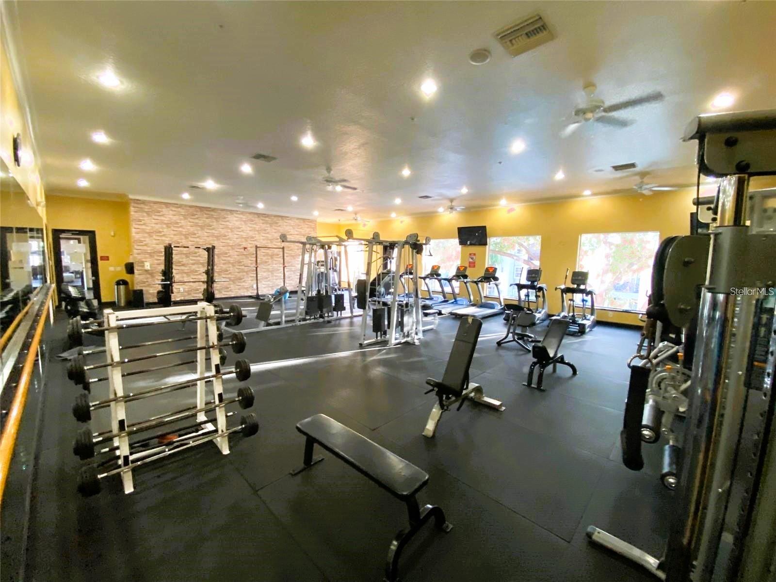 Listing photo id 34 for 1910 Palm Avenue 10209