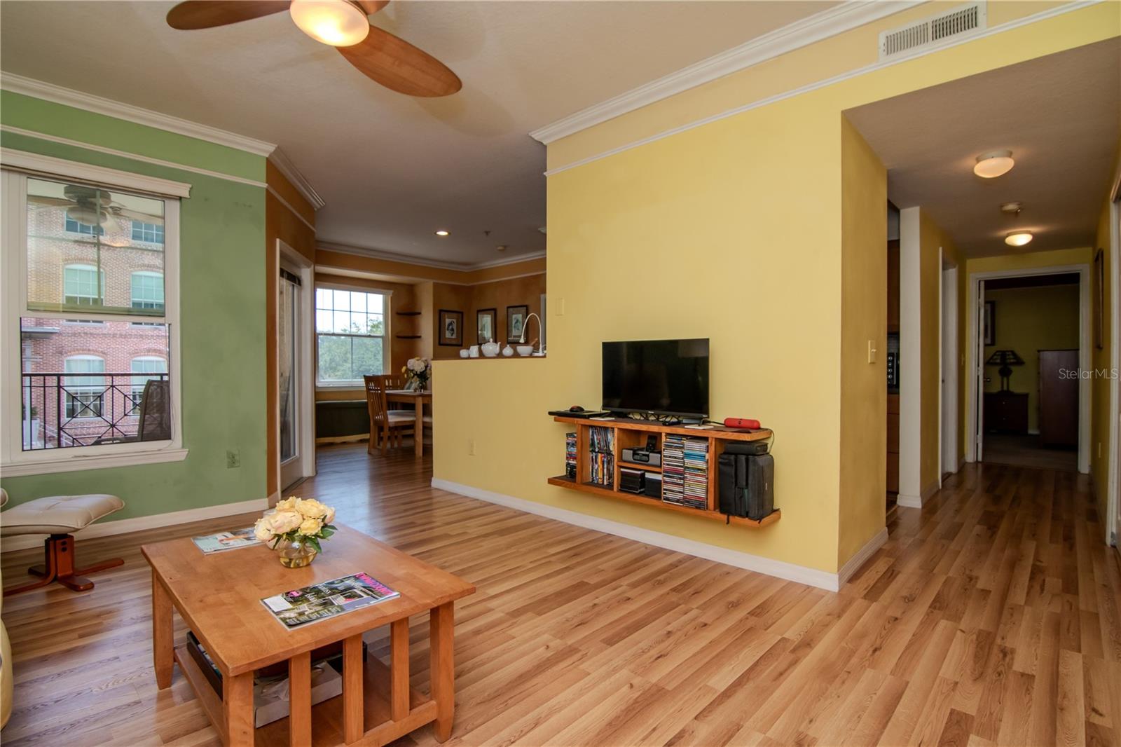 Listing photo id 2 for 1910 Palm Avenue 10209