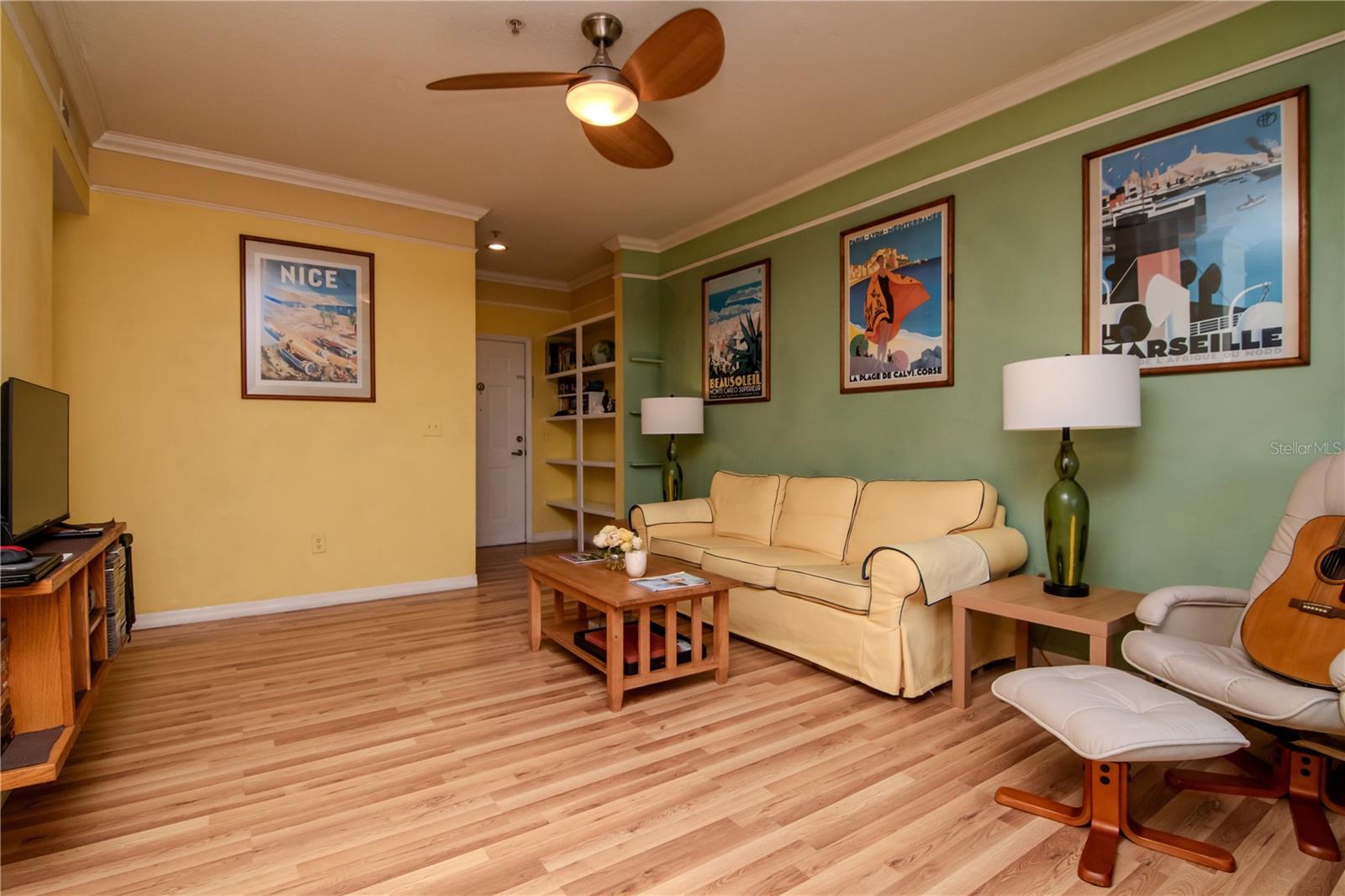 Listing photo id 3 for 1910 Palm Avenue 10209