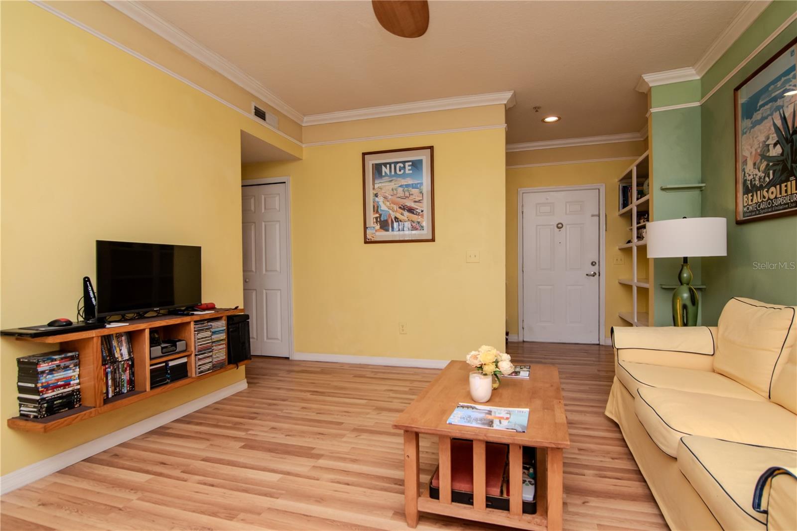 Listing photo id 4 for 1910 Palm Avenue 10209