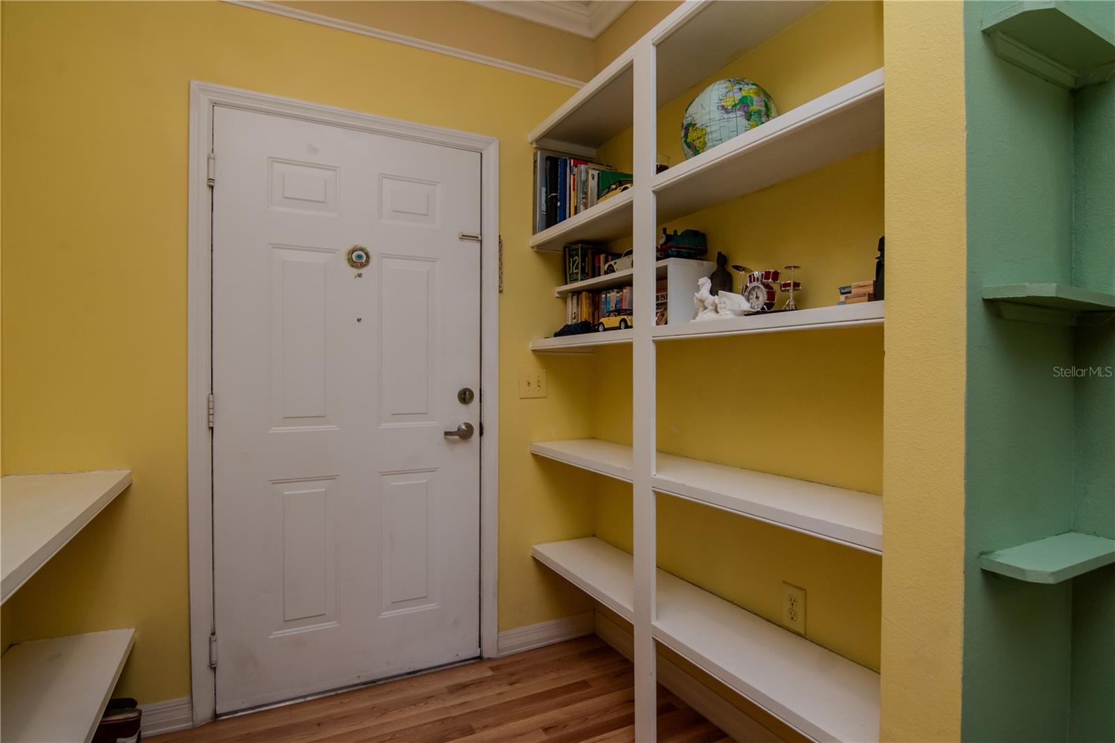 Listing photo id 5 for 1910 Palm Avenue 10209