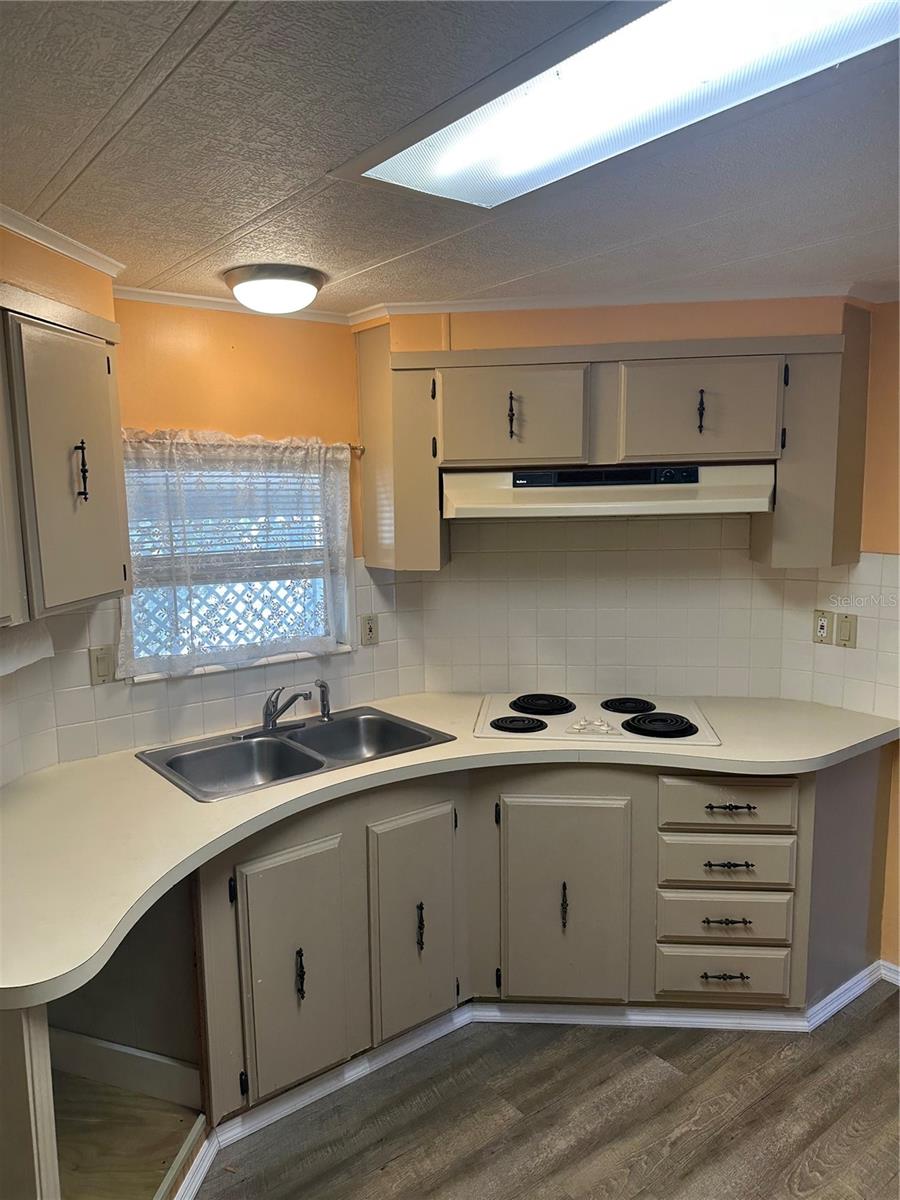 Image 9 of 36 For 12240 Seminole Boulevard 12