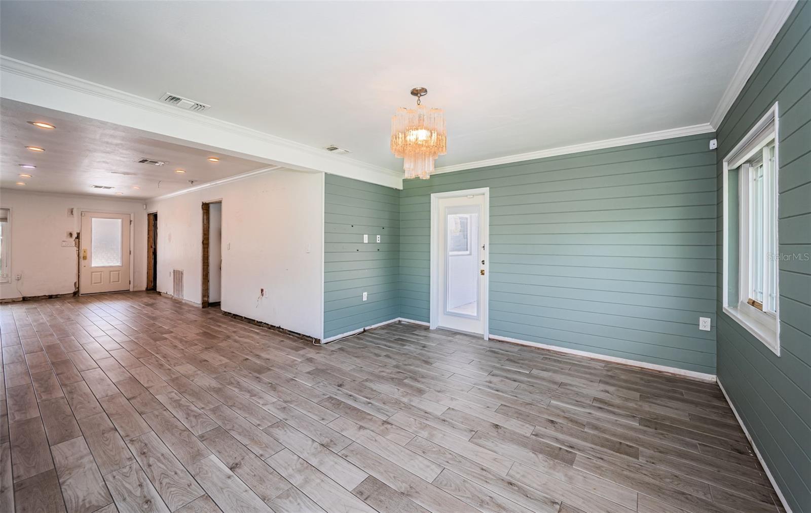 Image 17 of 34 For 333 Belleair Drive Ne