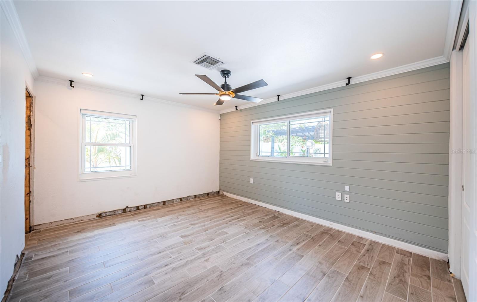Image 18 of 34 For 333 Belleair Drive Ne