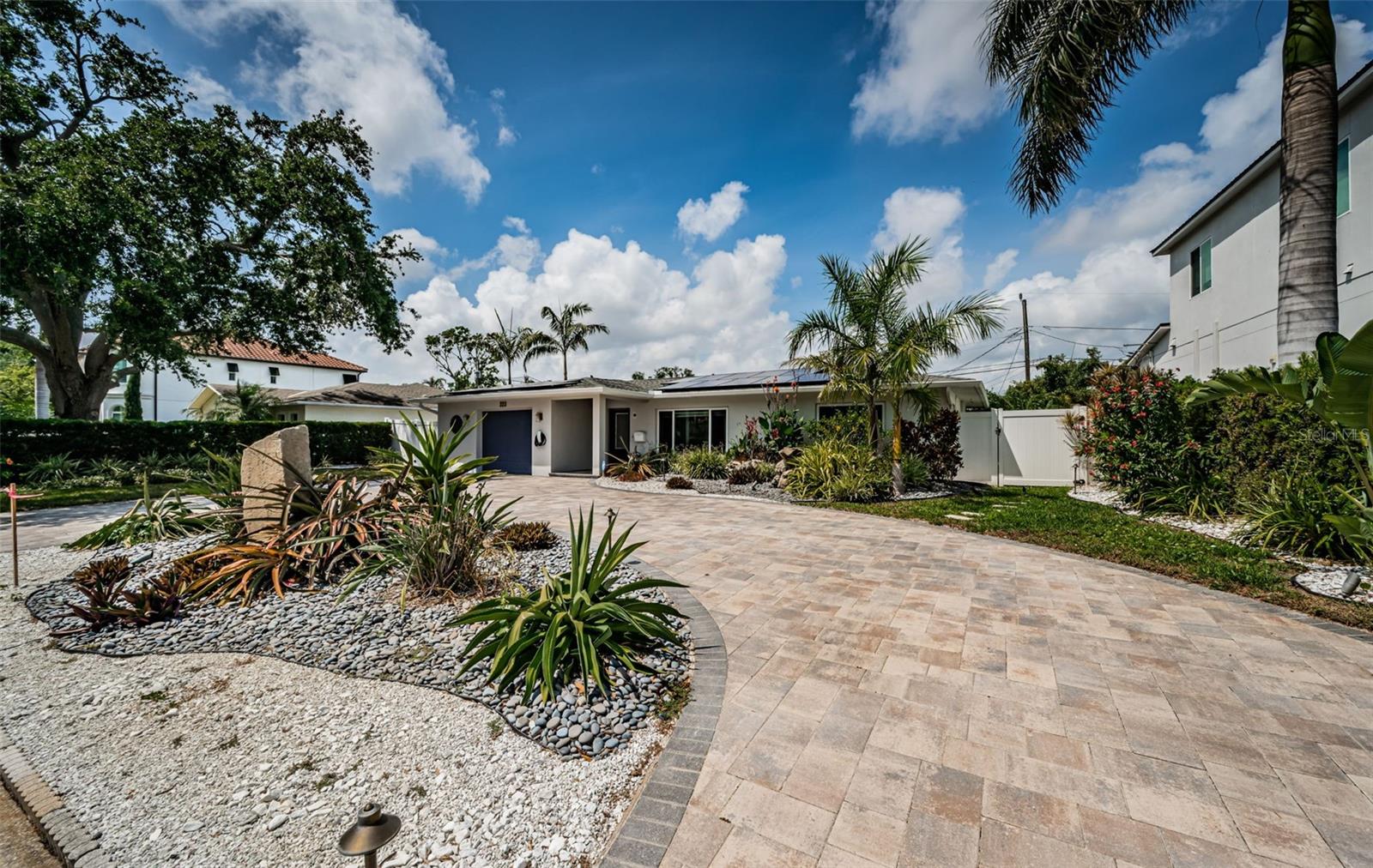 Image 2 of 34 For 333 Belleair Drive Ne