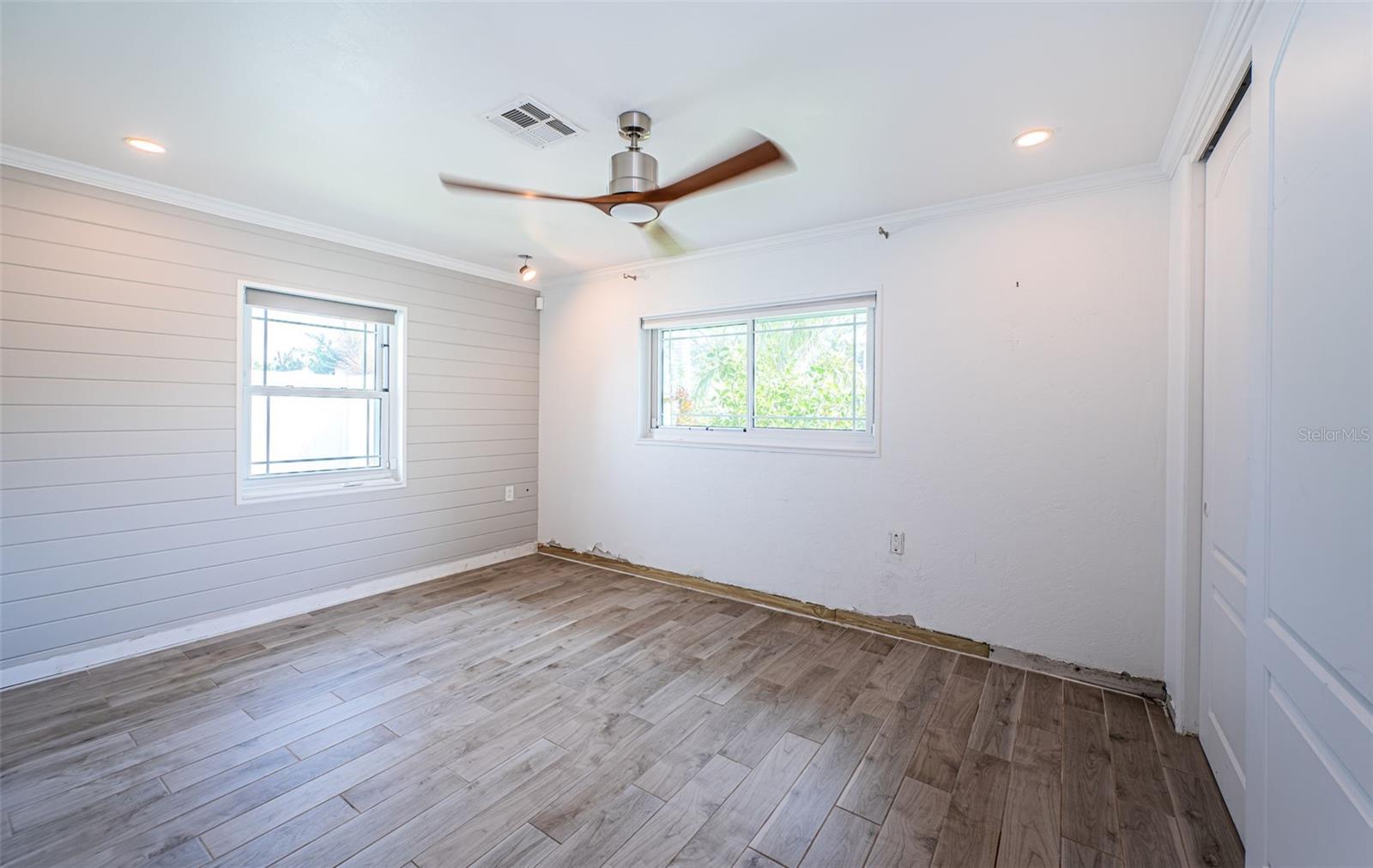 Image 22 of 34 For 333 Belleair Drive Ne