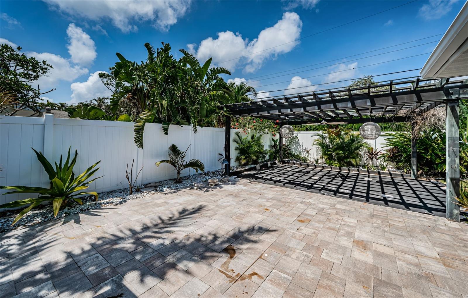 Image 27 of 34 For 333 Belleair Drive Ne