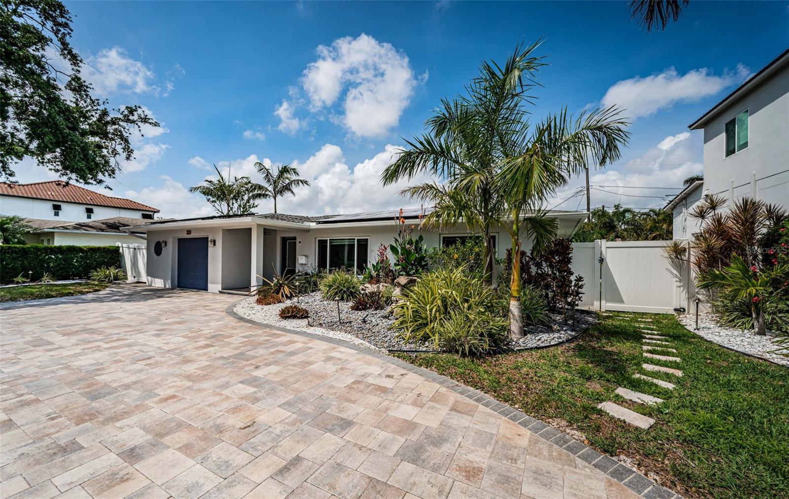 Image 3 of 34 For 333 Belleair Drive Ne