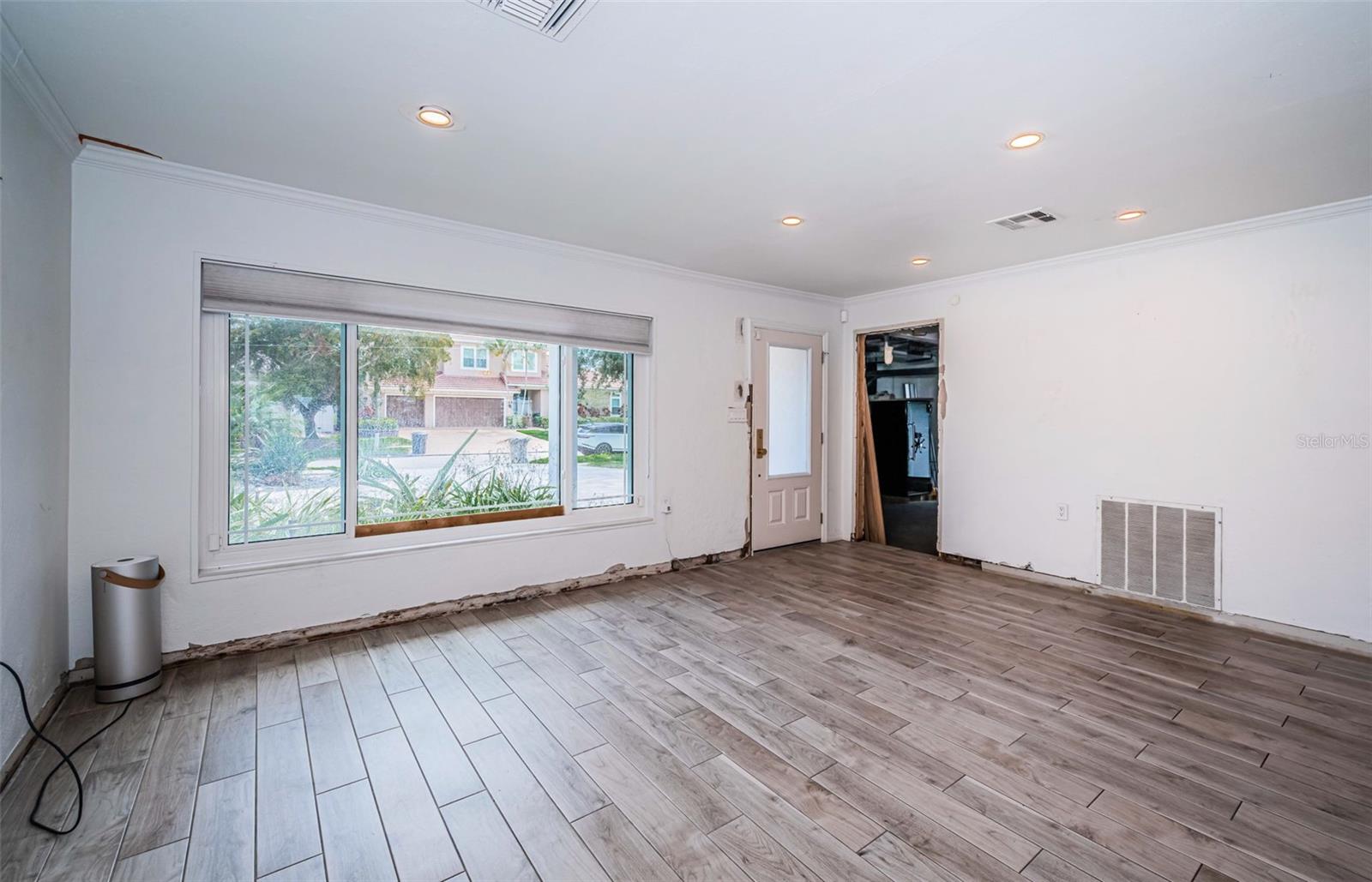Image 5 of 34 For 333 Belleair Drive Ne