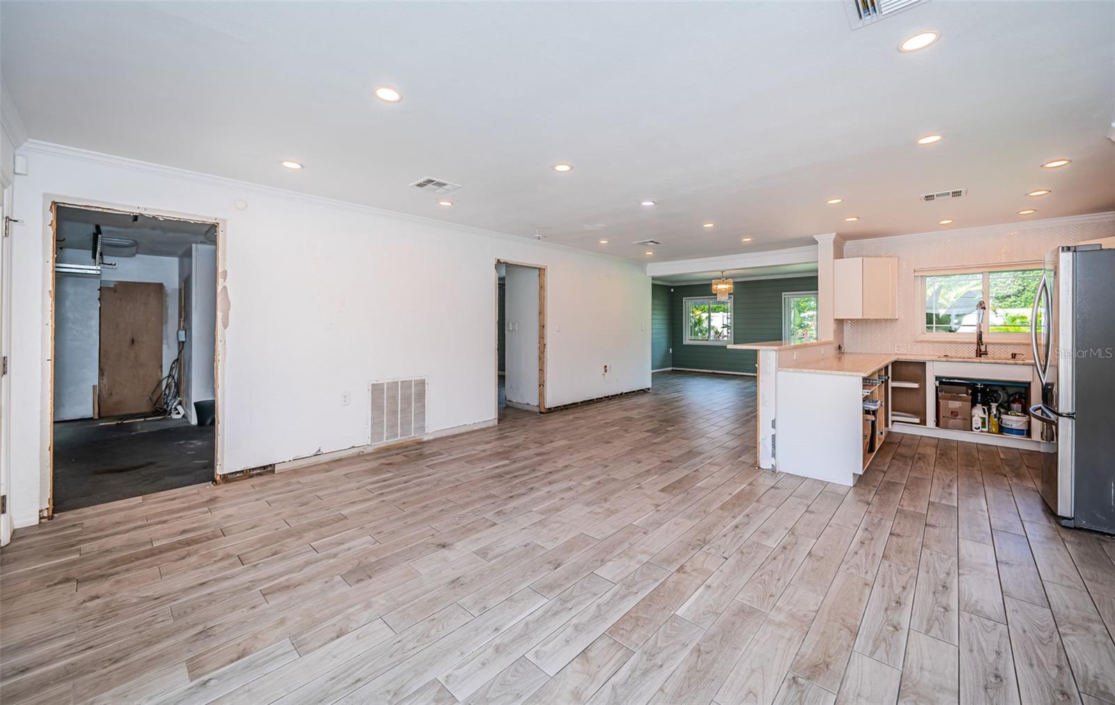 Image 6 of 34 For 333 Belleair Drive Ne