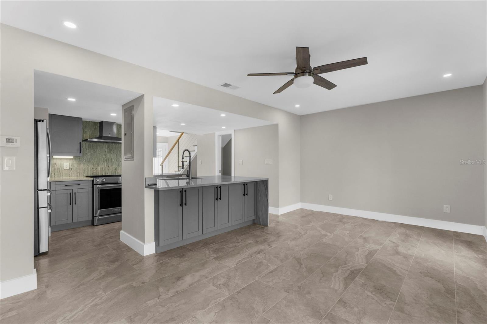 Image 4 of 45 For 105 Davis Boulevard A
