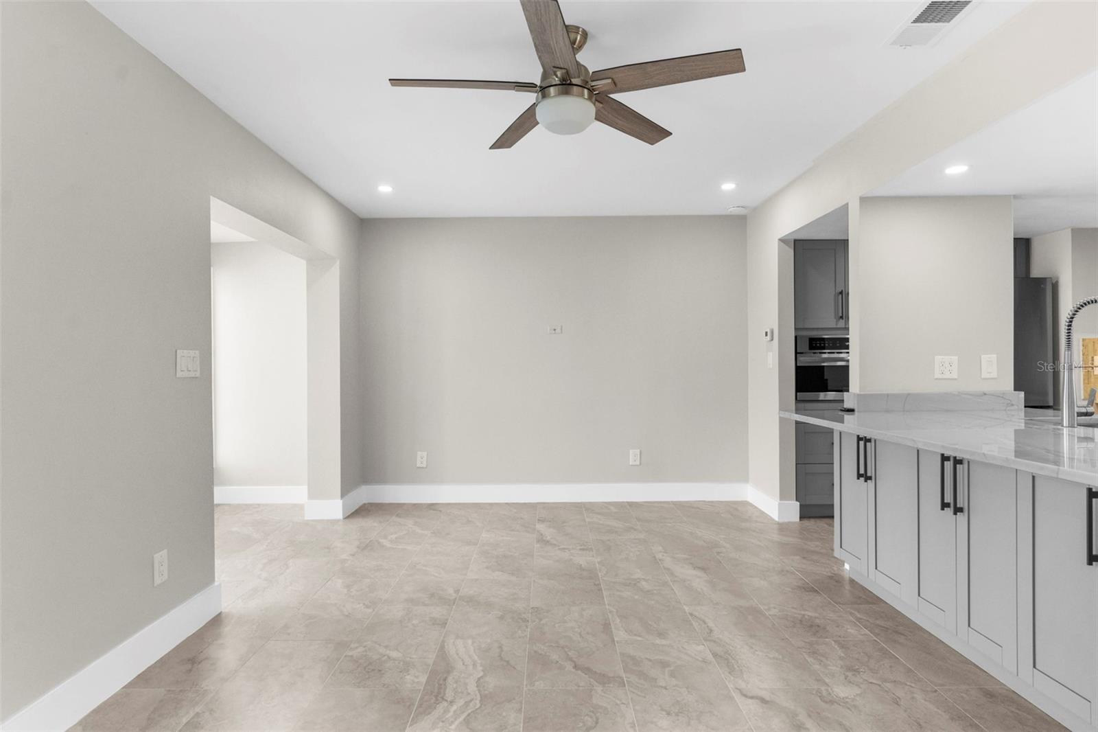 Image 6 of 45 For 105 Davis Boulevard A