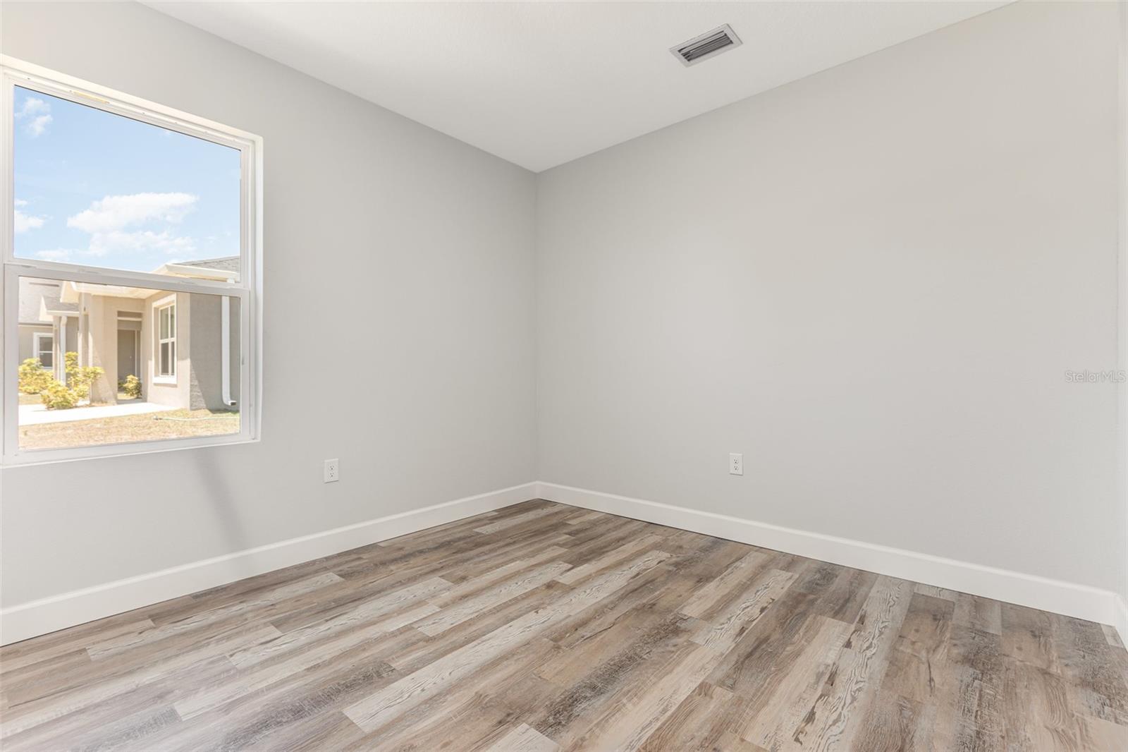 Image 12 of 39 For 11184 Kimberly Avenue