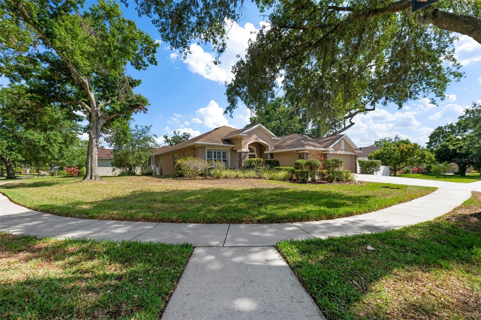 Image 6 of 52 For 2402 Blue Stone Court