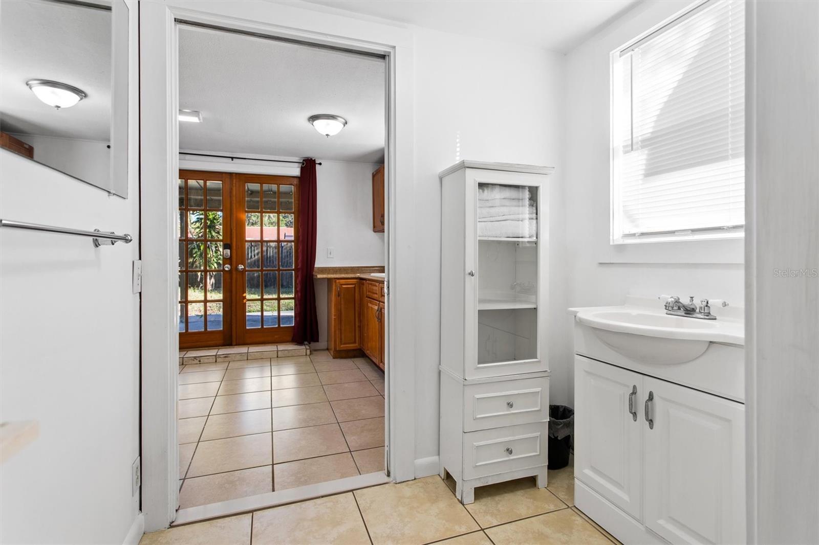 Image 16 of 19 For 904 Lakeview Road Unit B