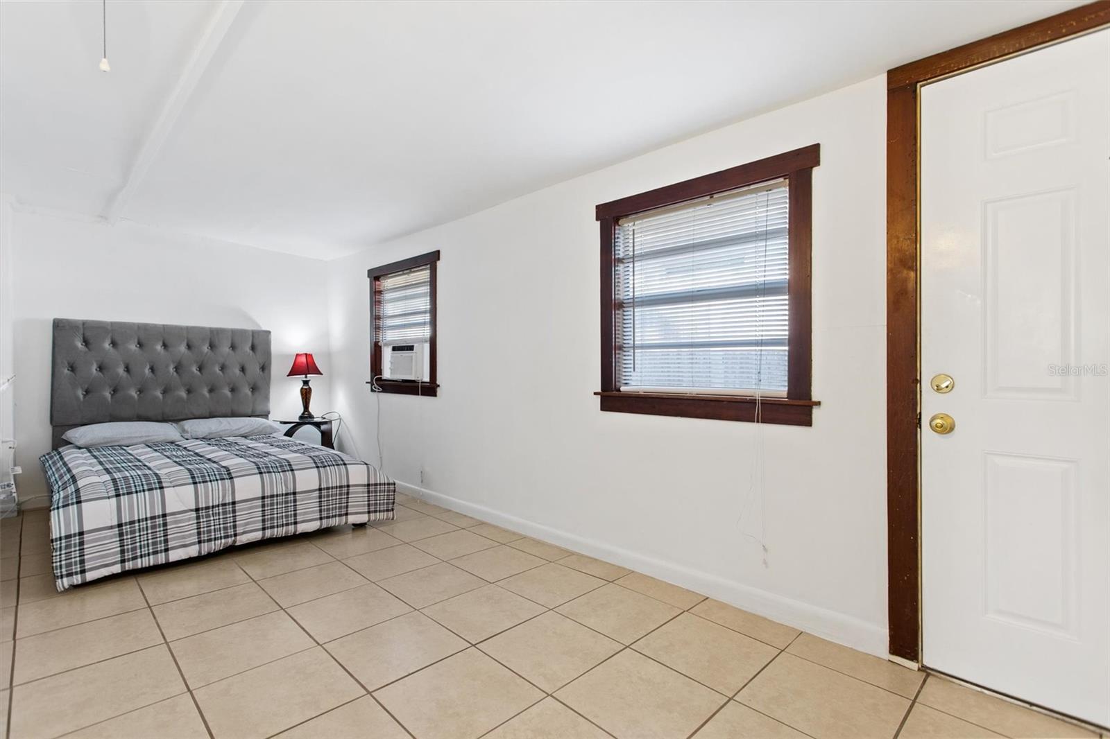 Image 18 of 19 For 904 Lakeview Road Unit B