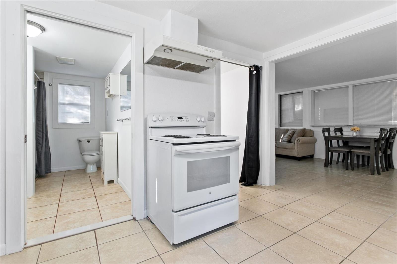 Image 3 of 19 For 904 Lakeview Road Unit B