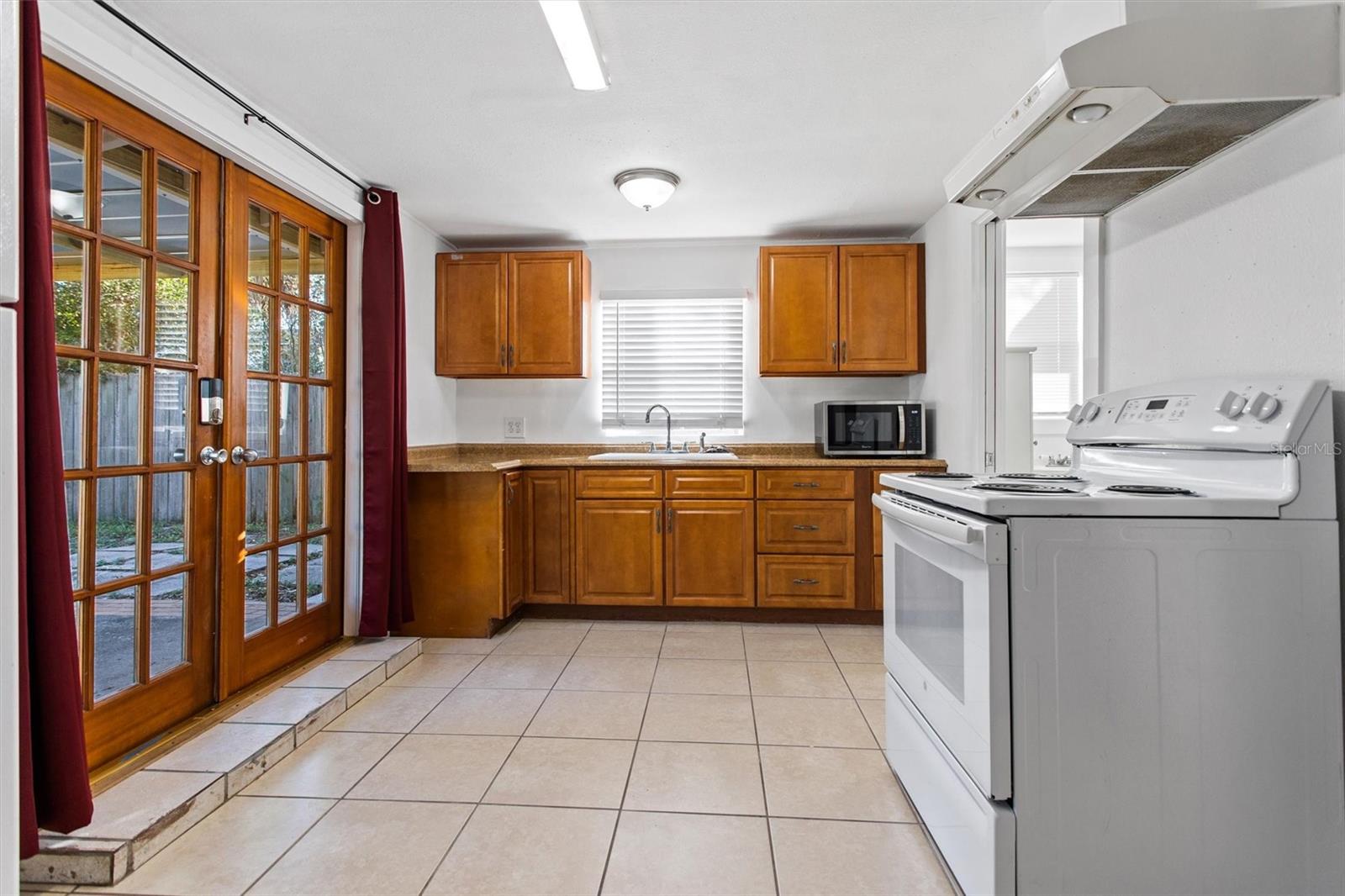 Image 6 of 19 For 904 Lakeview Road Unit B