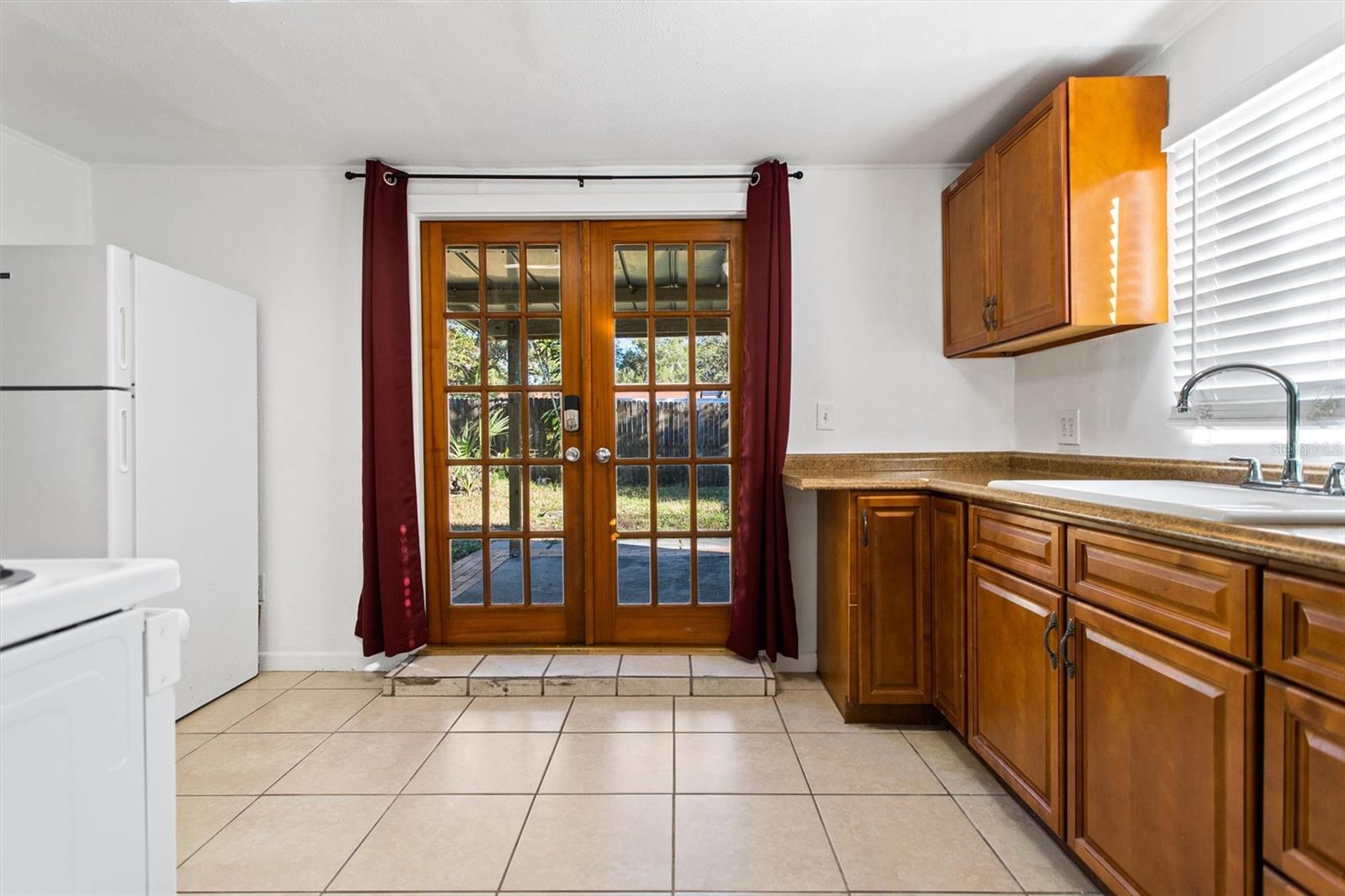 Image 8 of 19 For 904 Lakeview Road Unit B