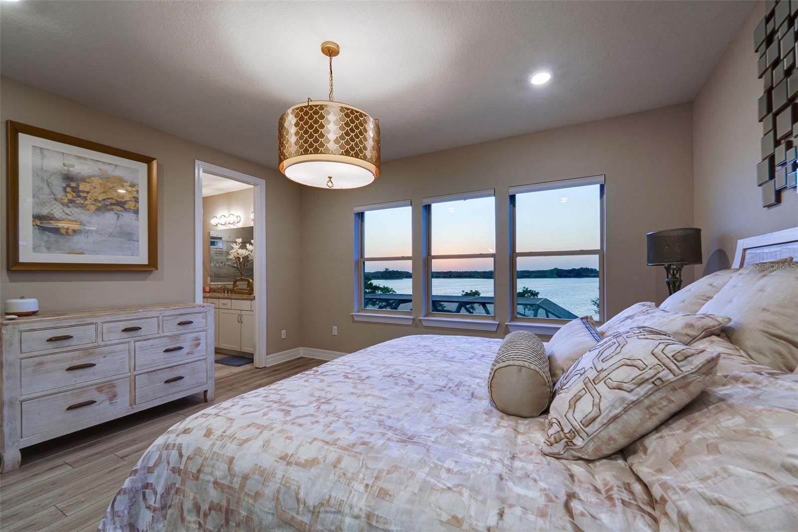 Listing photo id 18 for 3303 Monroe Meadows Drive