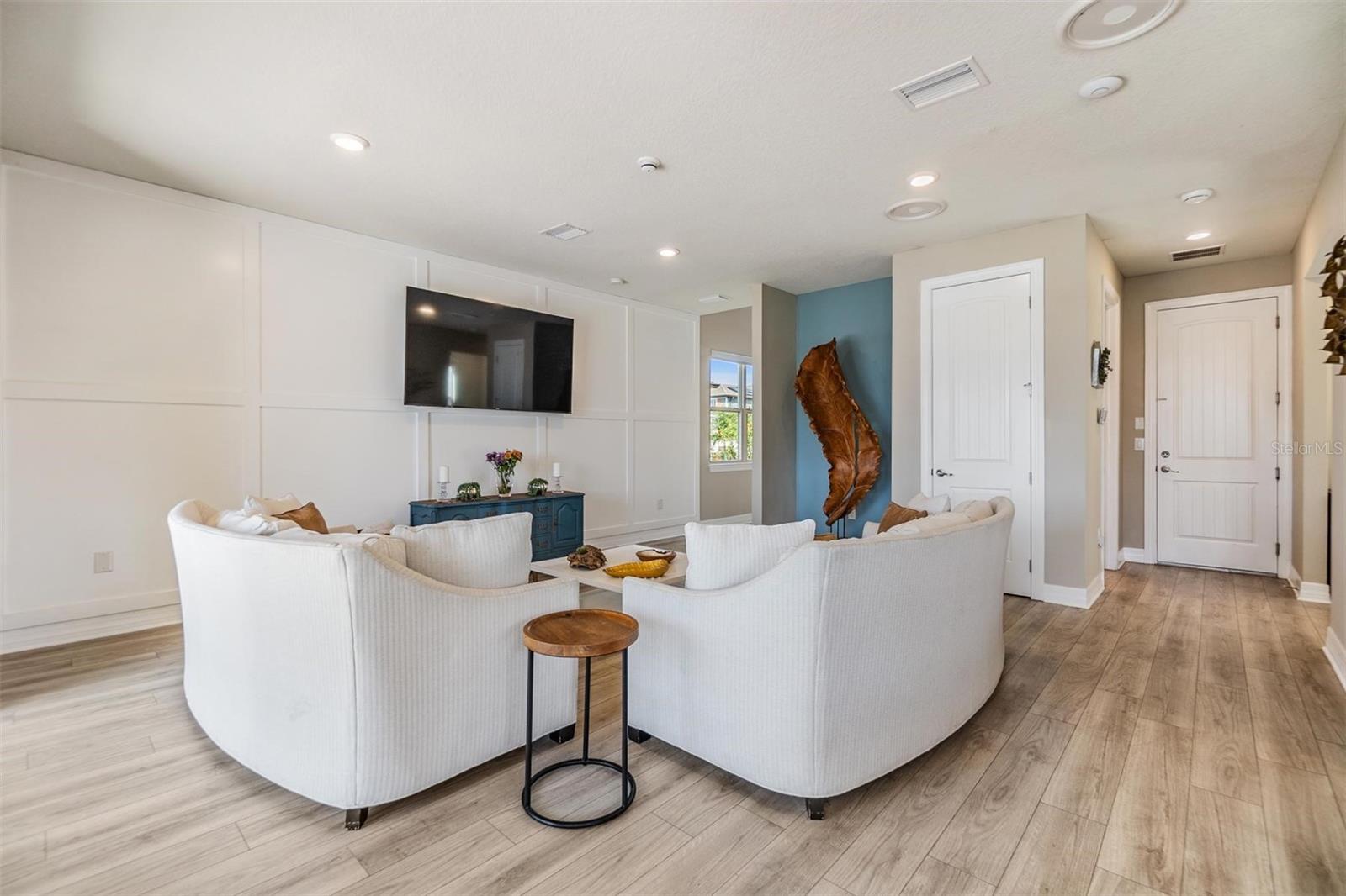 Listing photo id 2 for 3303 Monroe Meadows Drive