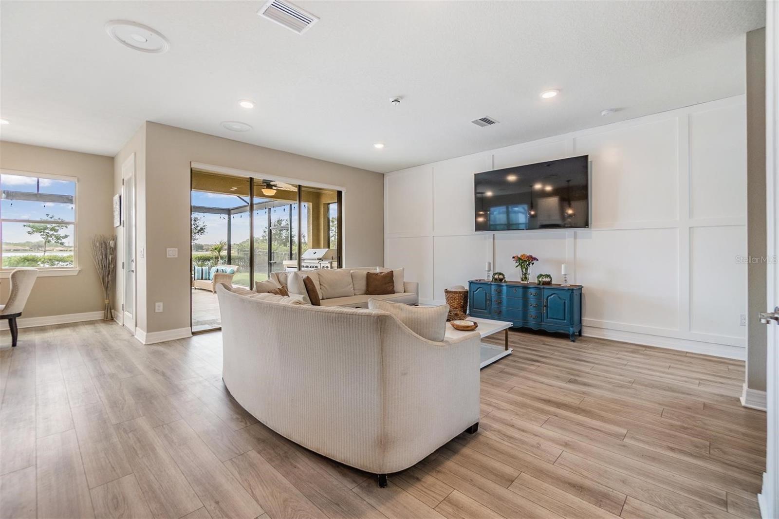 Listing photo id 3 for 3303 Monroe Meadows Drive