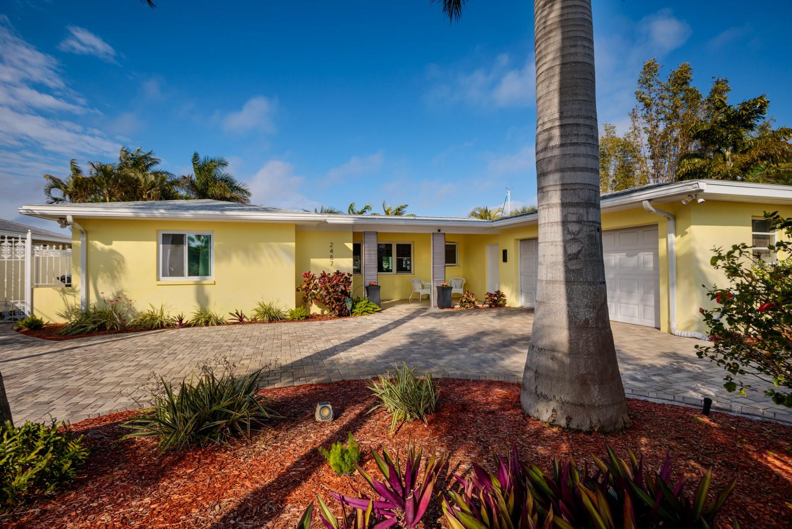 Listing photo id 0 for 2487 Bay Isle Drive Se