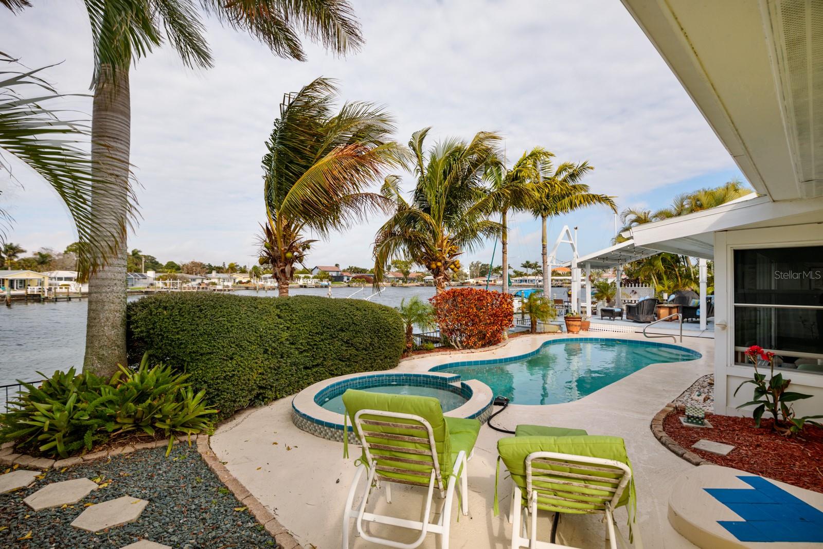 Listing photo id 1 for 2487 Bay Isle Drive Se