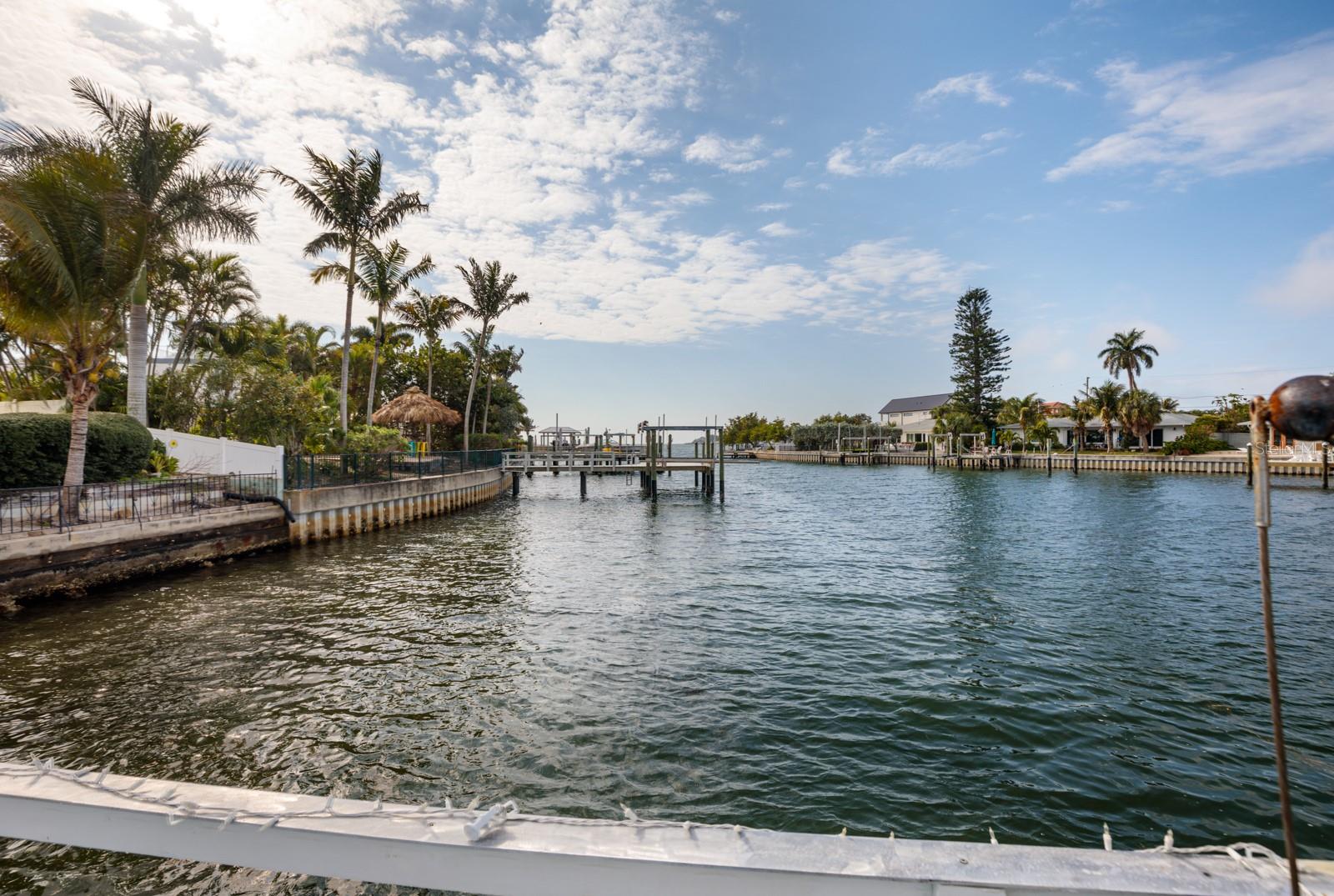Listing photo id 2 for 2487 Bay Isle Drive Se