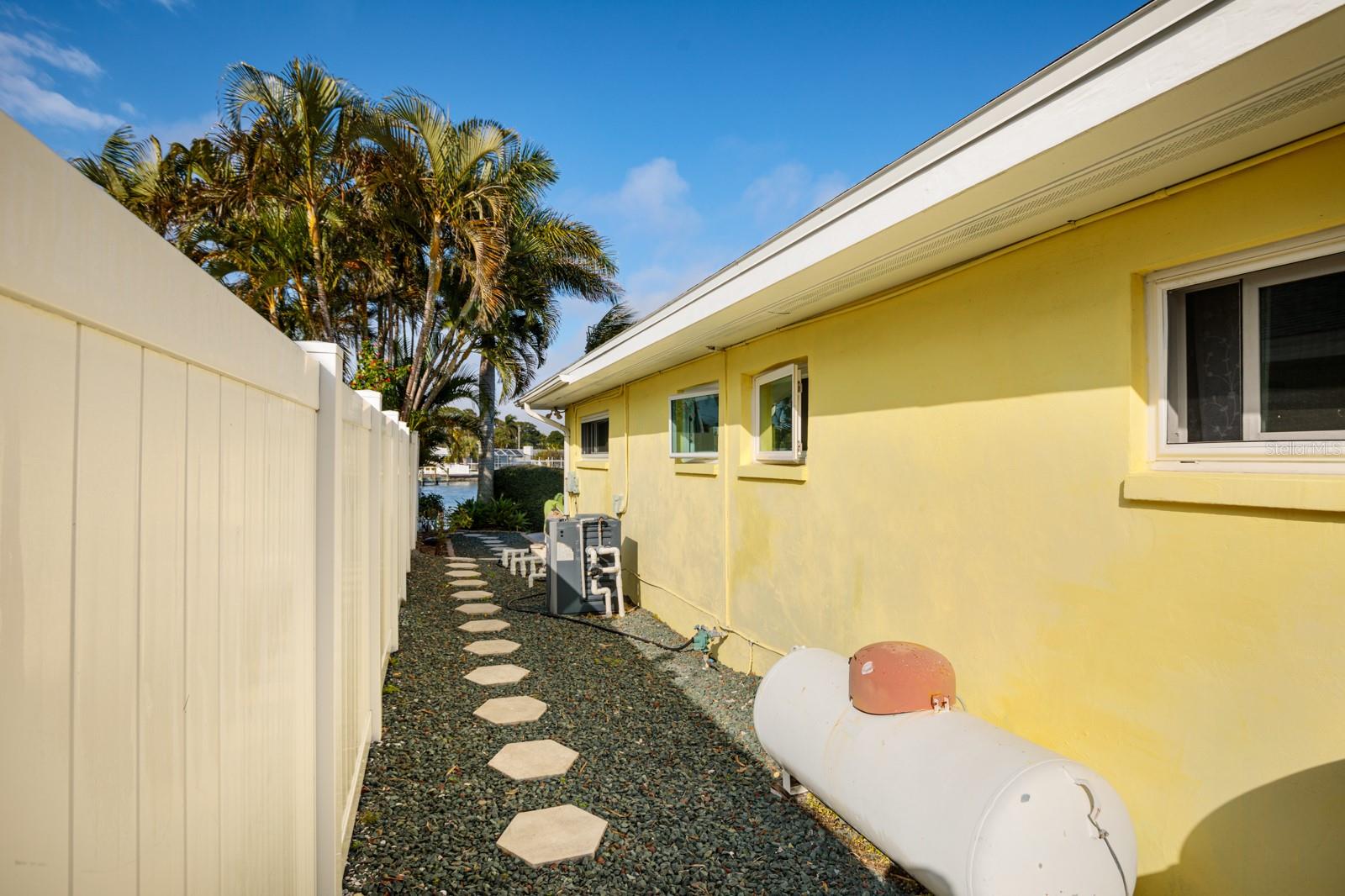 Listing photo id 47 for 2487 Bay Isle Drive Se