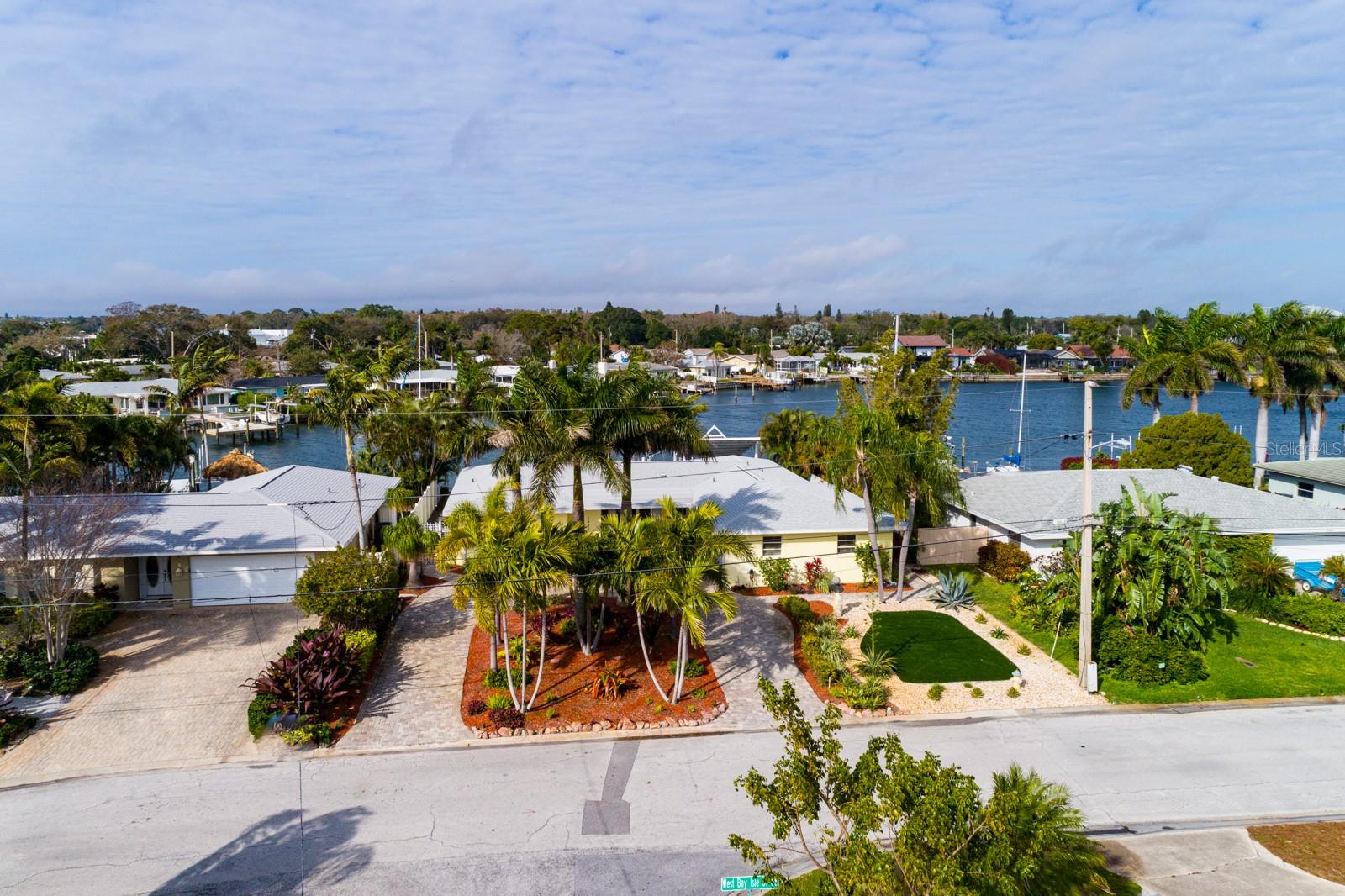 Listing photo id 3 for 2487 Bay Isle Drive Se