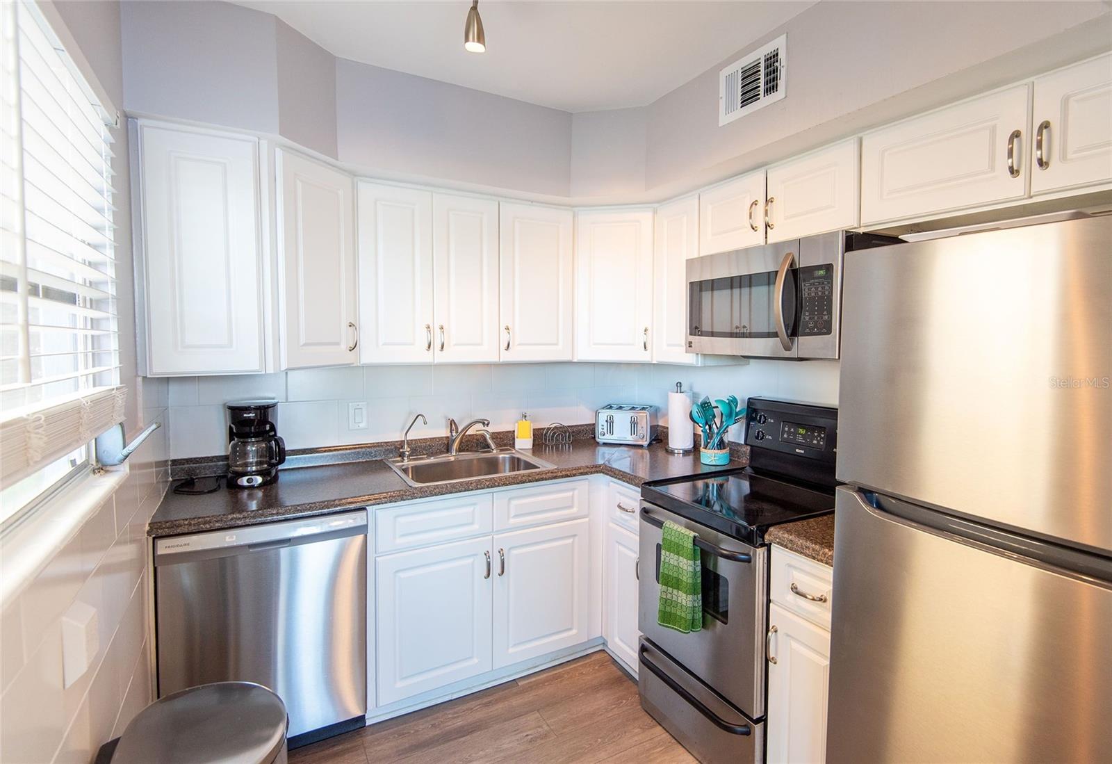 Image 11 of 27 For 605 Riverside Drive 10