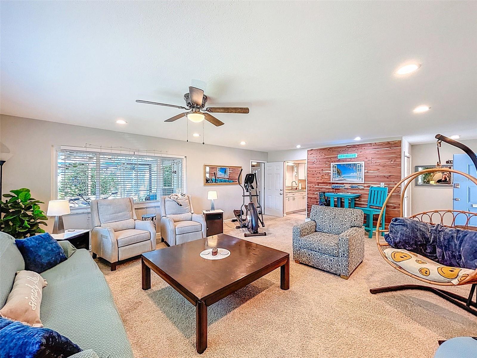 Image 9 of 40 For 149 Sky Loch Dr E