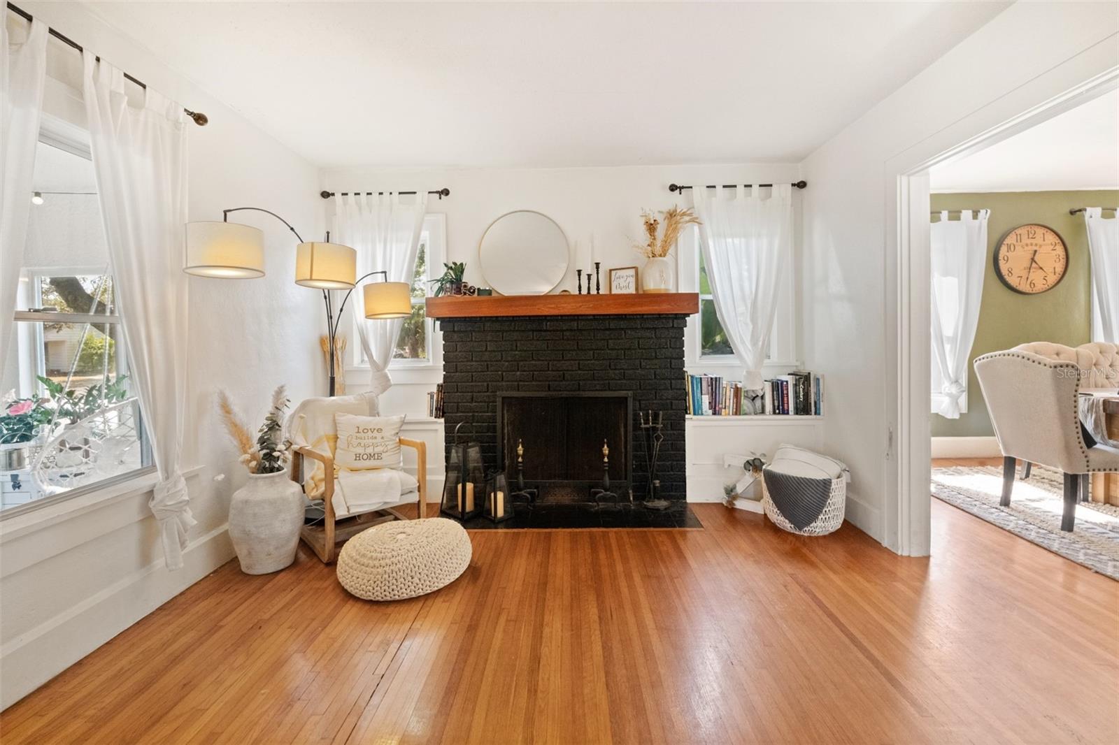 Image 11 of 43 For 4767 6th Avenue N