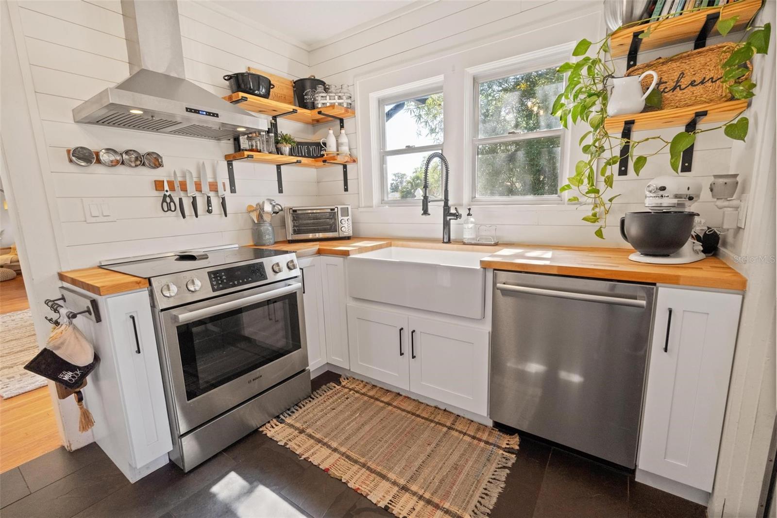 Image 15 of 43 For 4767 6th Avenue N