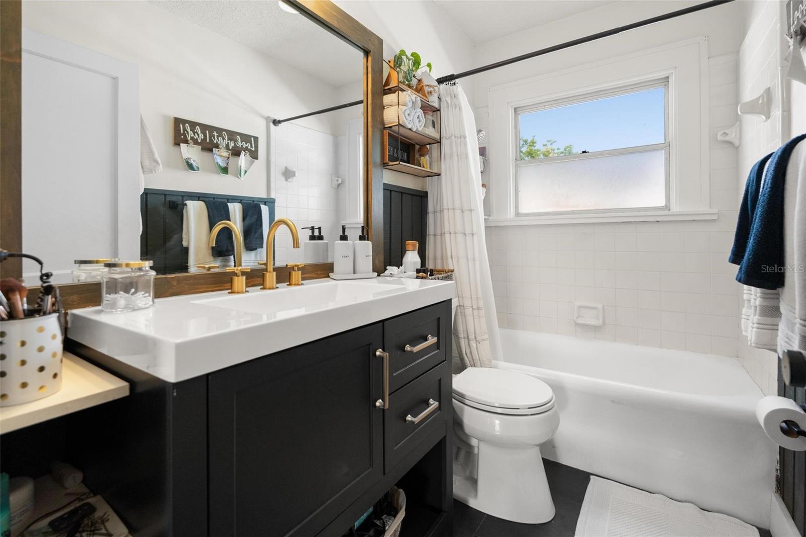 Image 22 of 43 For 4767 6th Avenue N