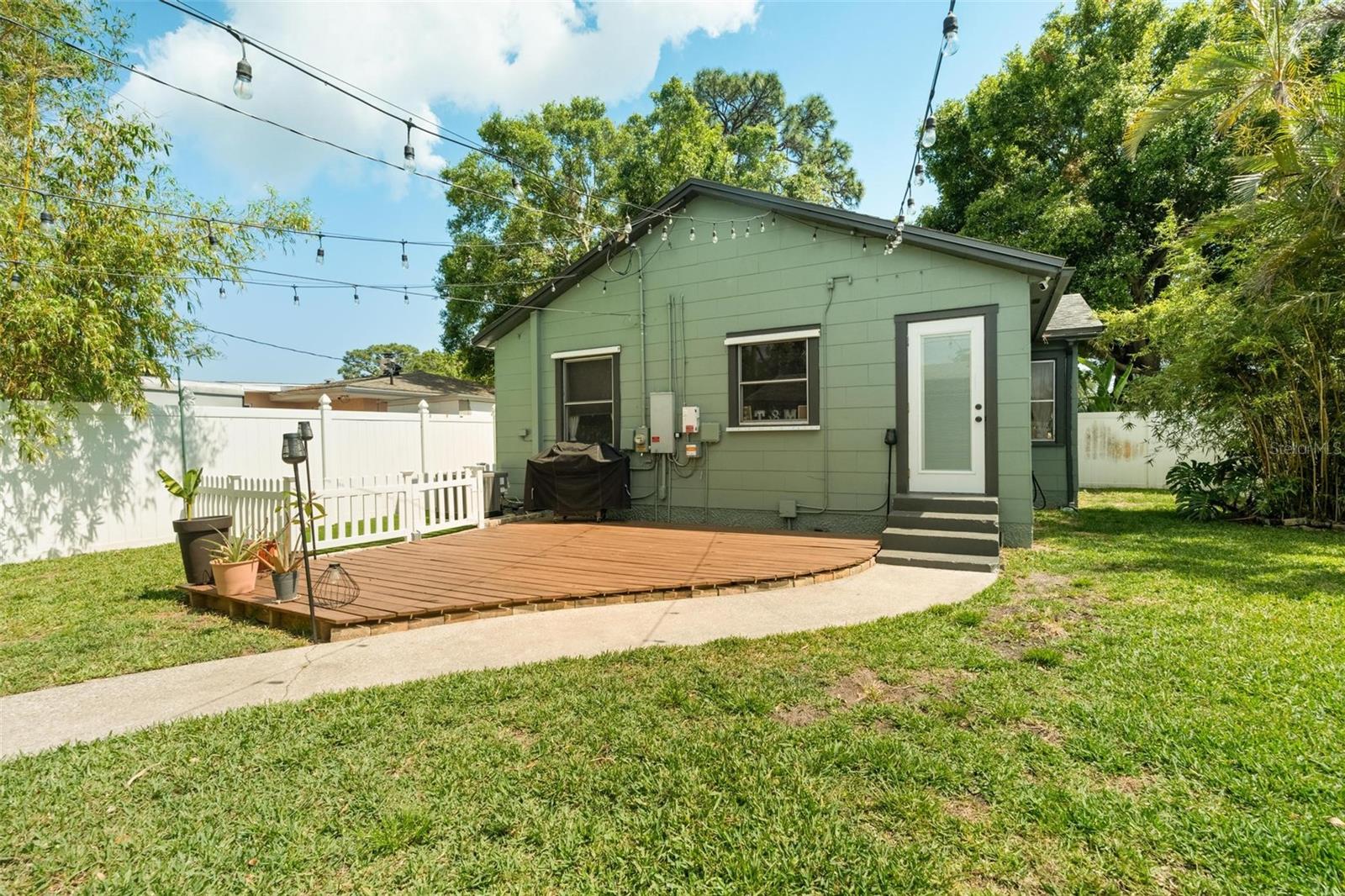 Image 27 of 43 For 4767 6th Avenue N