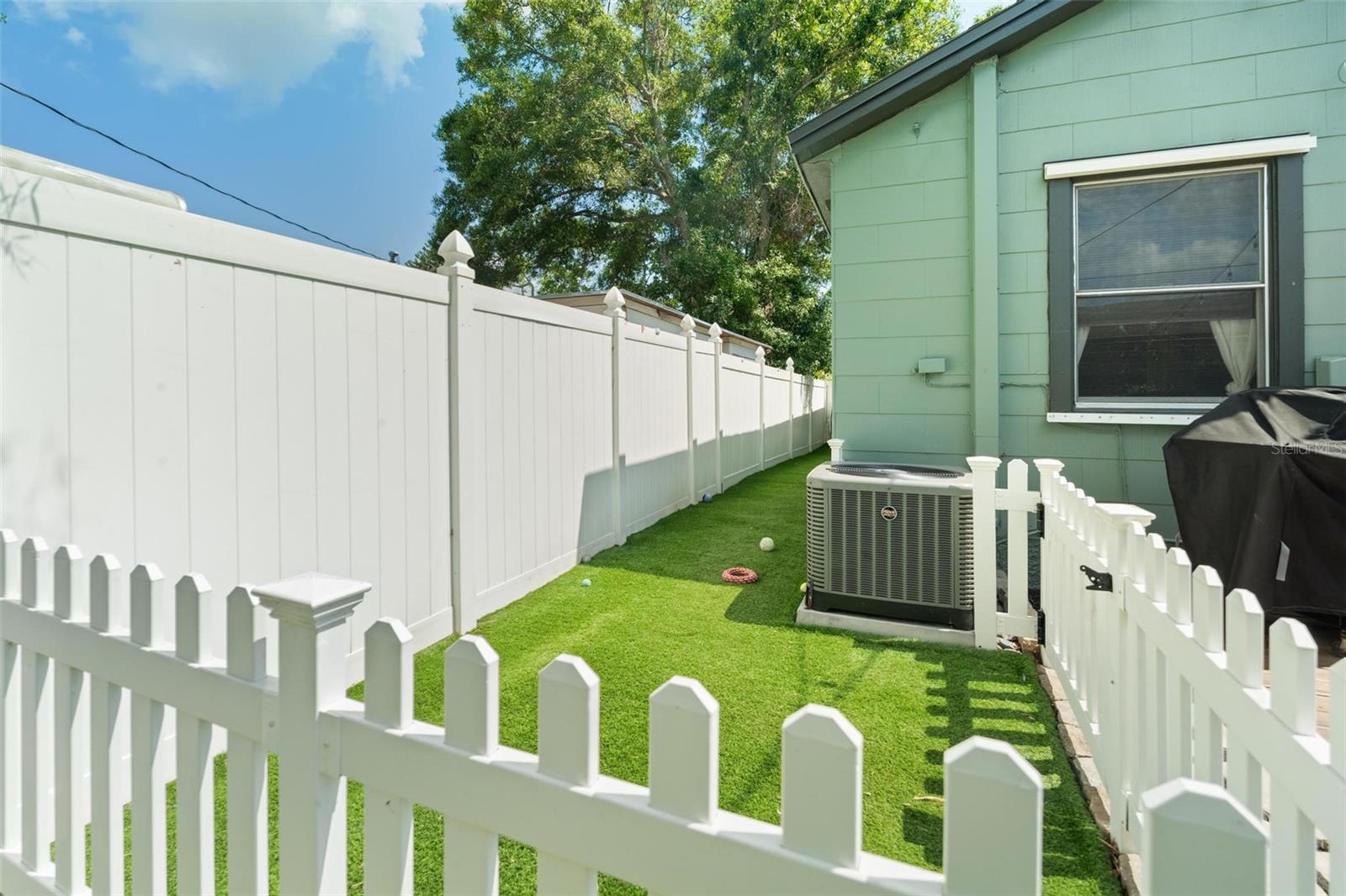 Image 28 of 43 For 4767 6th Avenue N