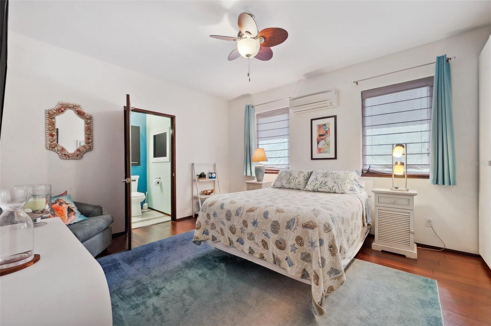Image 31 of 89 For 5659-5657 Shore Boulevard S