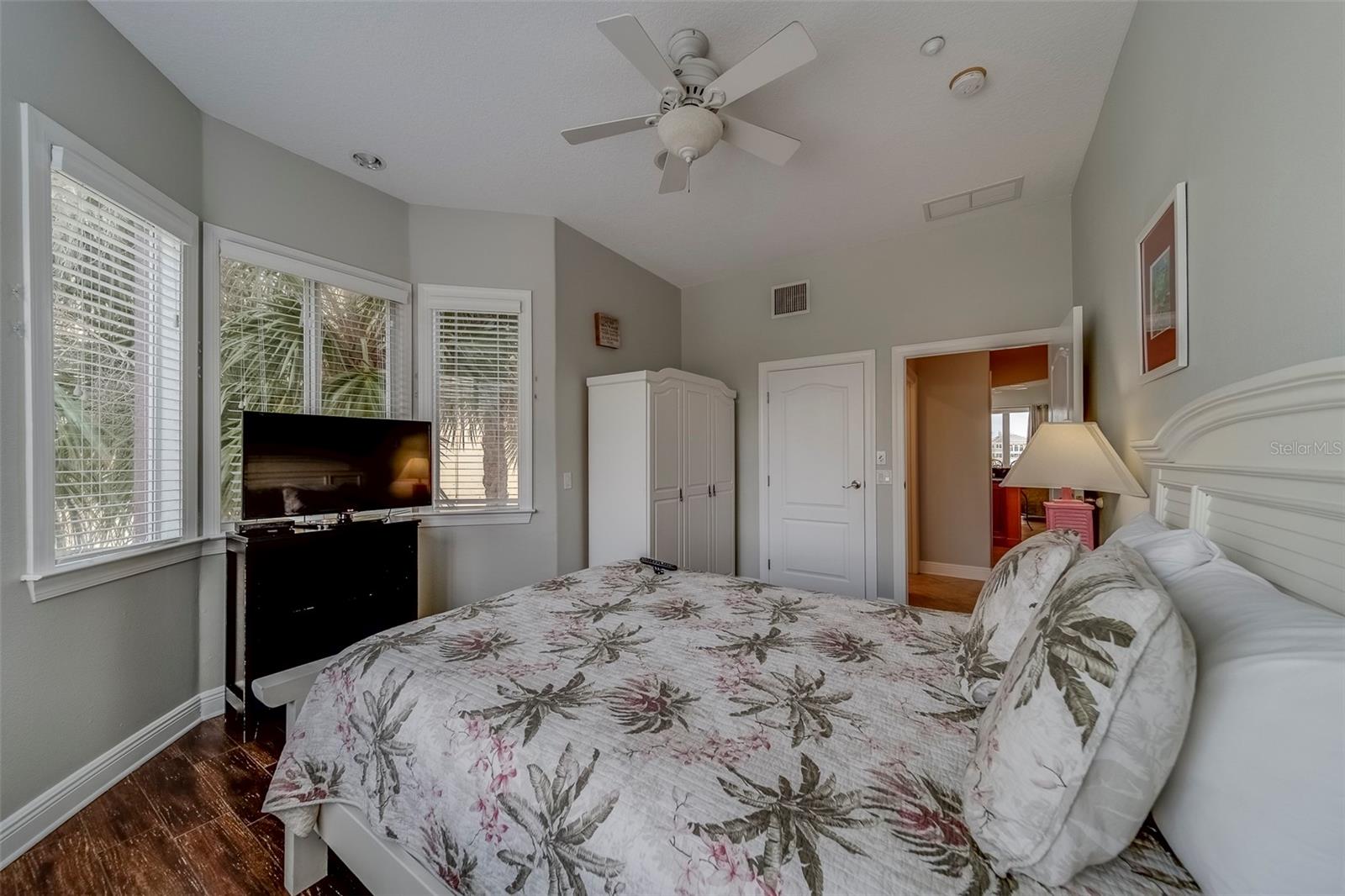 Image 16 of 75 For 620 Bayway Boulevard 1