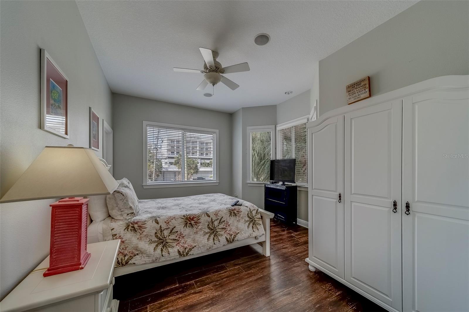 Image 17 of 75 For 620 Bayway Boulevard 1