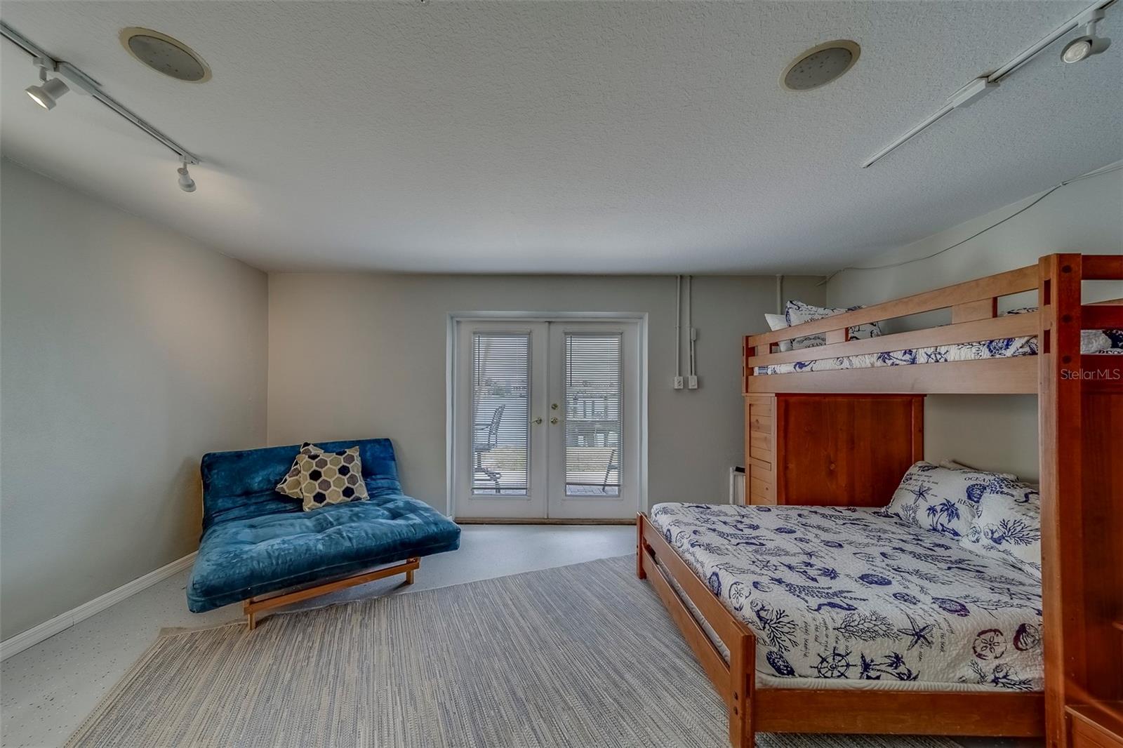 Image 35 of 75 For 620 Bayway Boulevard 1