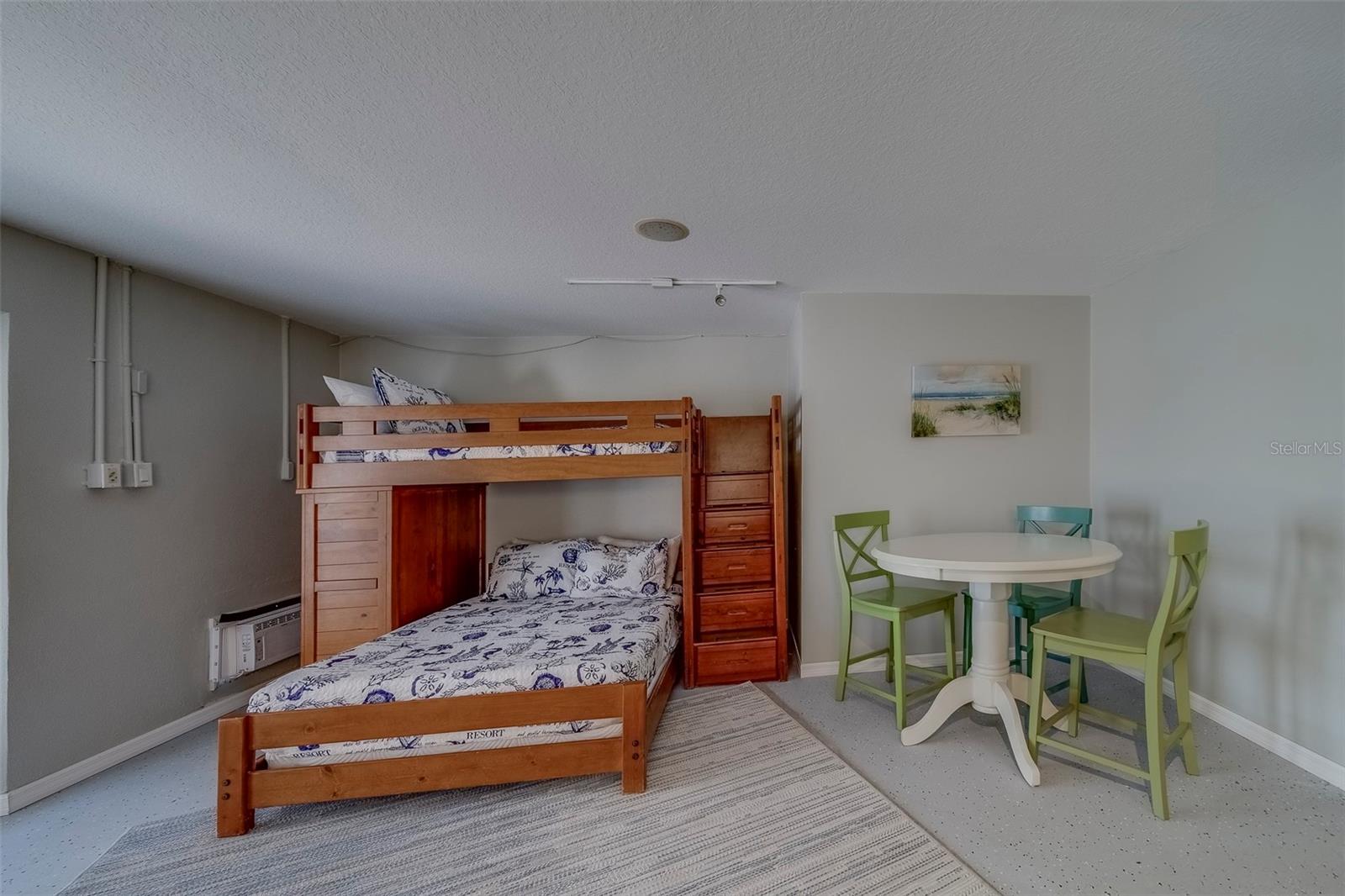 Image 36 of 75 For 620 Bayway Boulevard 1