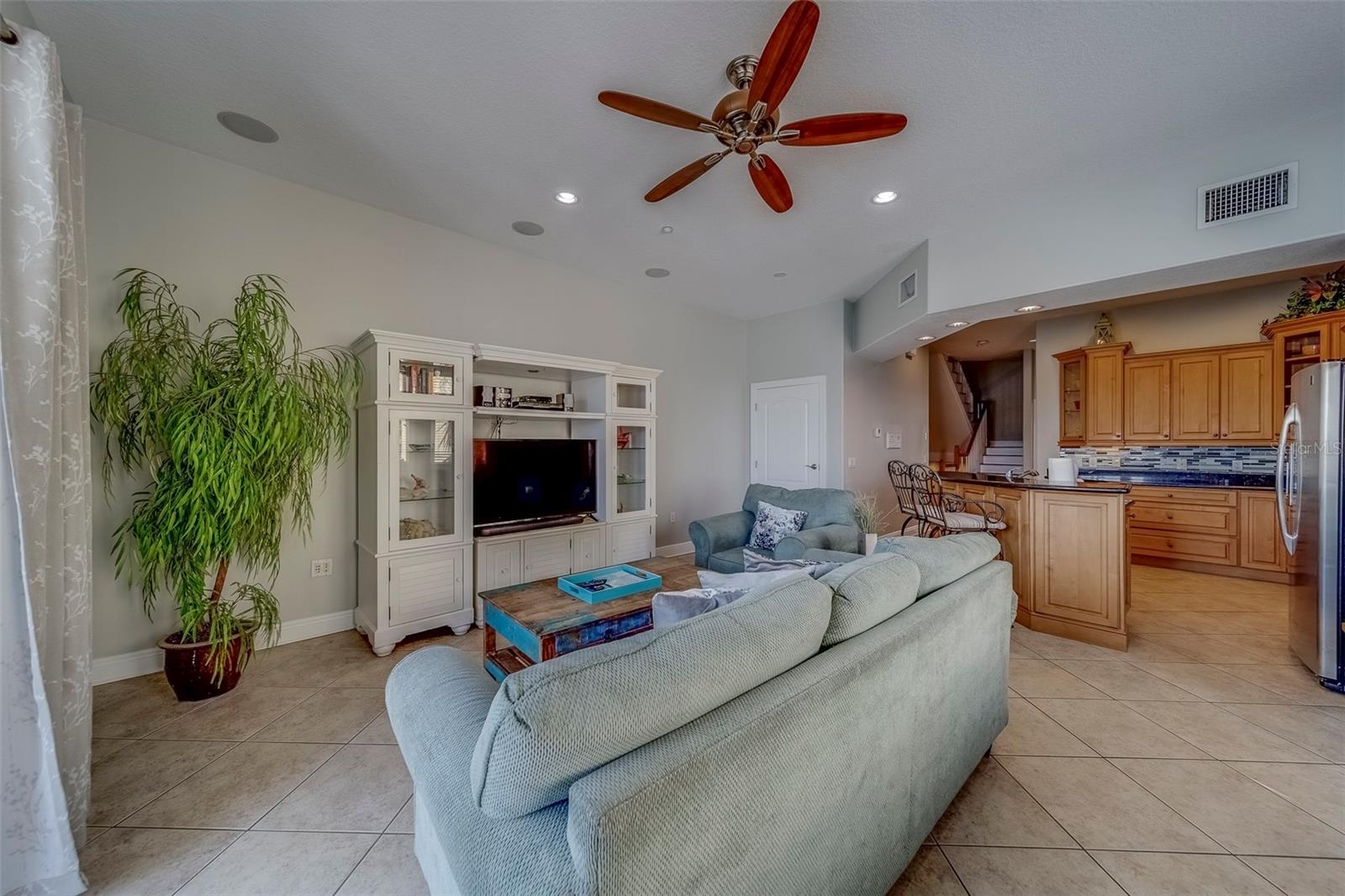 Image 9 of 75 For 620 Bayway Boulevard 1