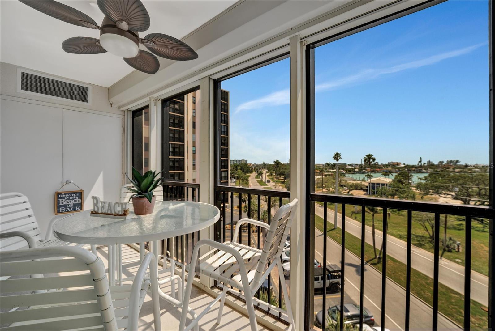 Image 17 of 49 For 10355 Paradise Boulevard 413