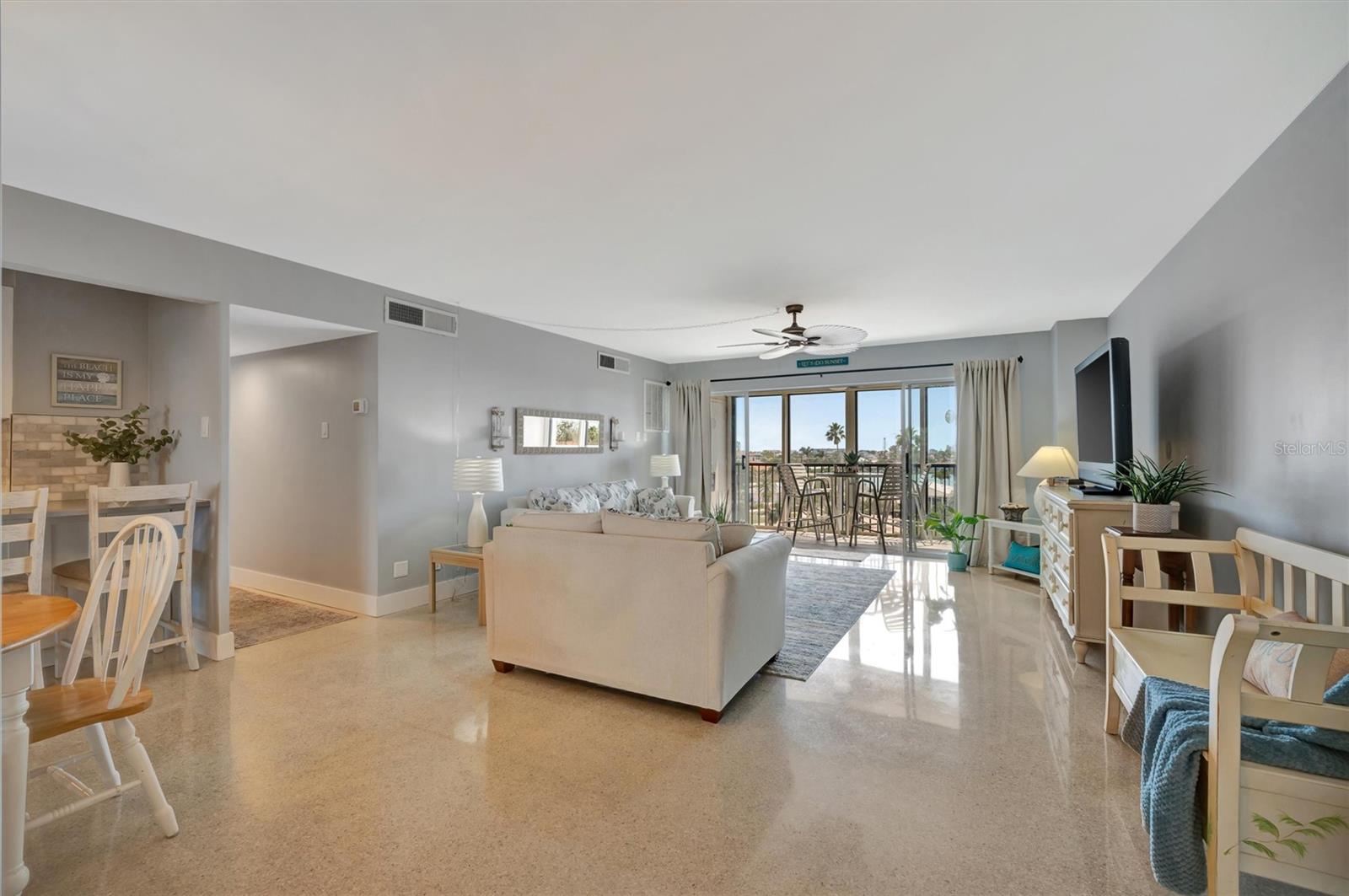 Image 18 of 49 For 10355 Paradise Boulevard 413